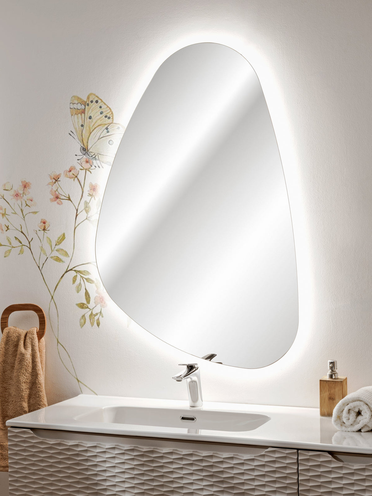Impala – Frameless Organic LED Bathroom Mirror, 73.8 × 102.9 cm