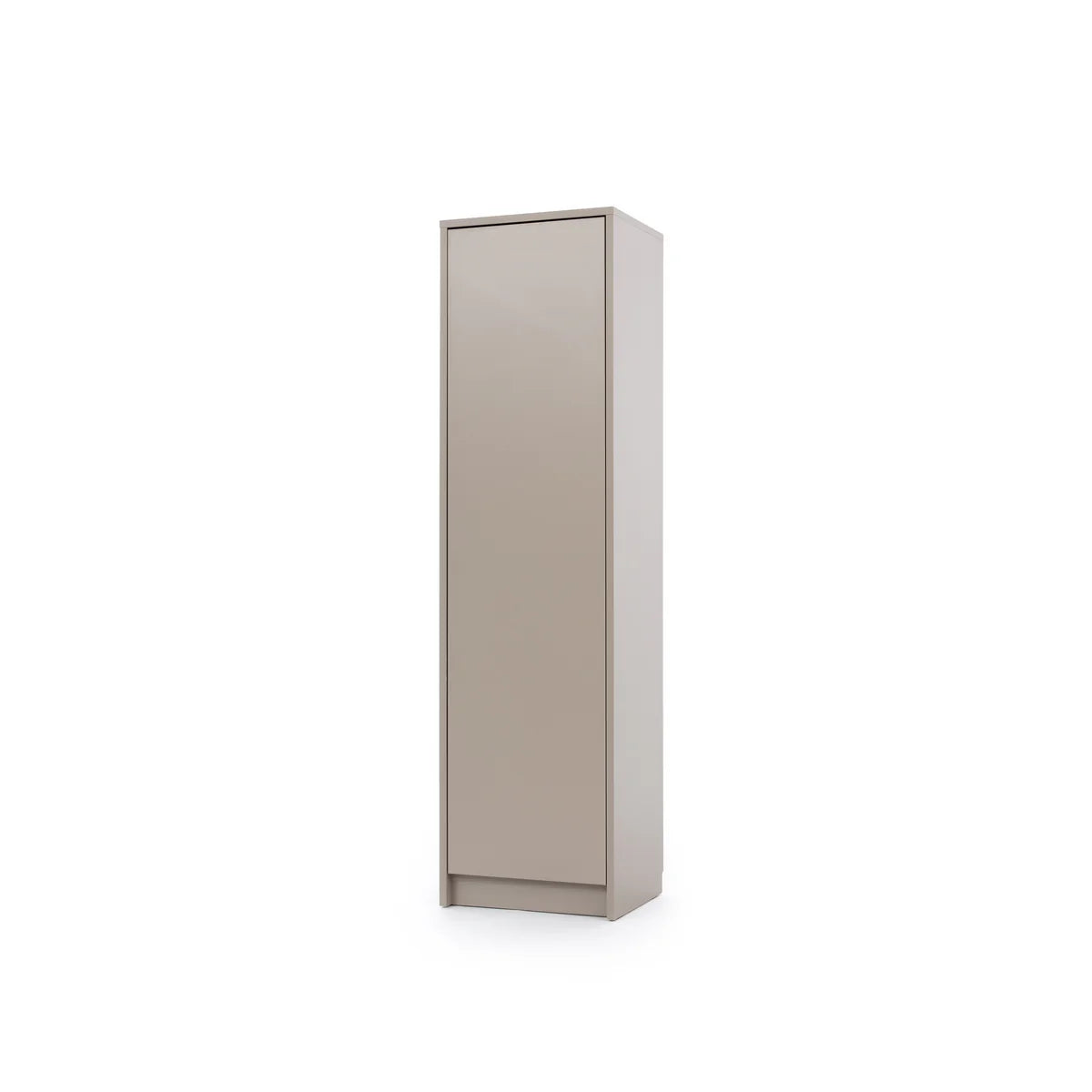 Genialer Kleiderschrank mit doppelter Kleiderstange und Ablage.