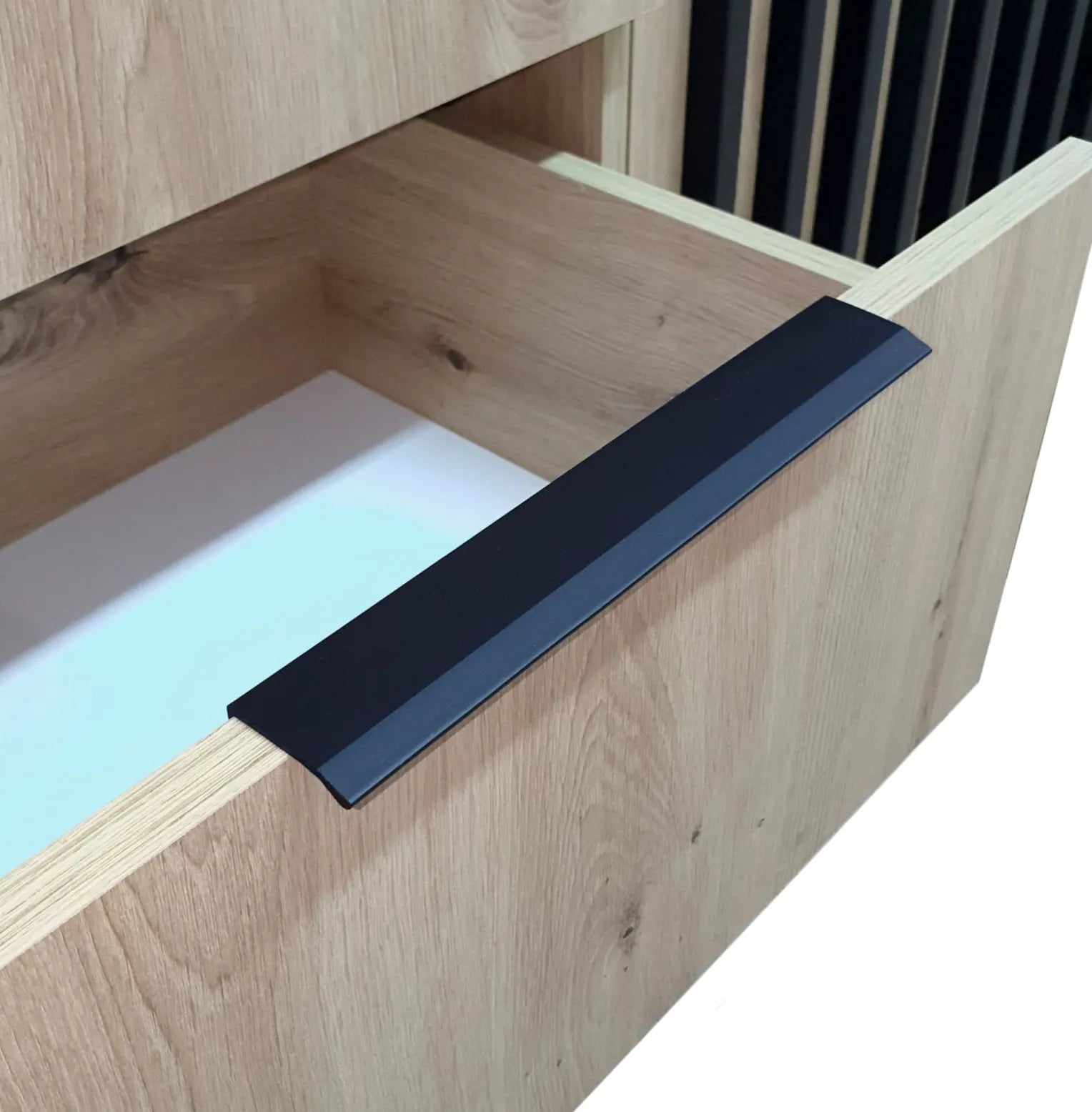 Nelly K3 Kommode – Artisan Eiche / Schwarze Latten