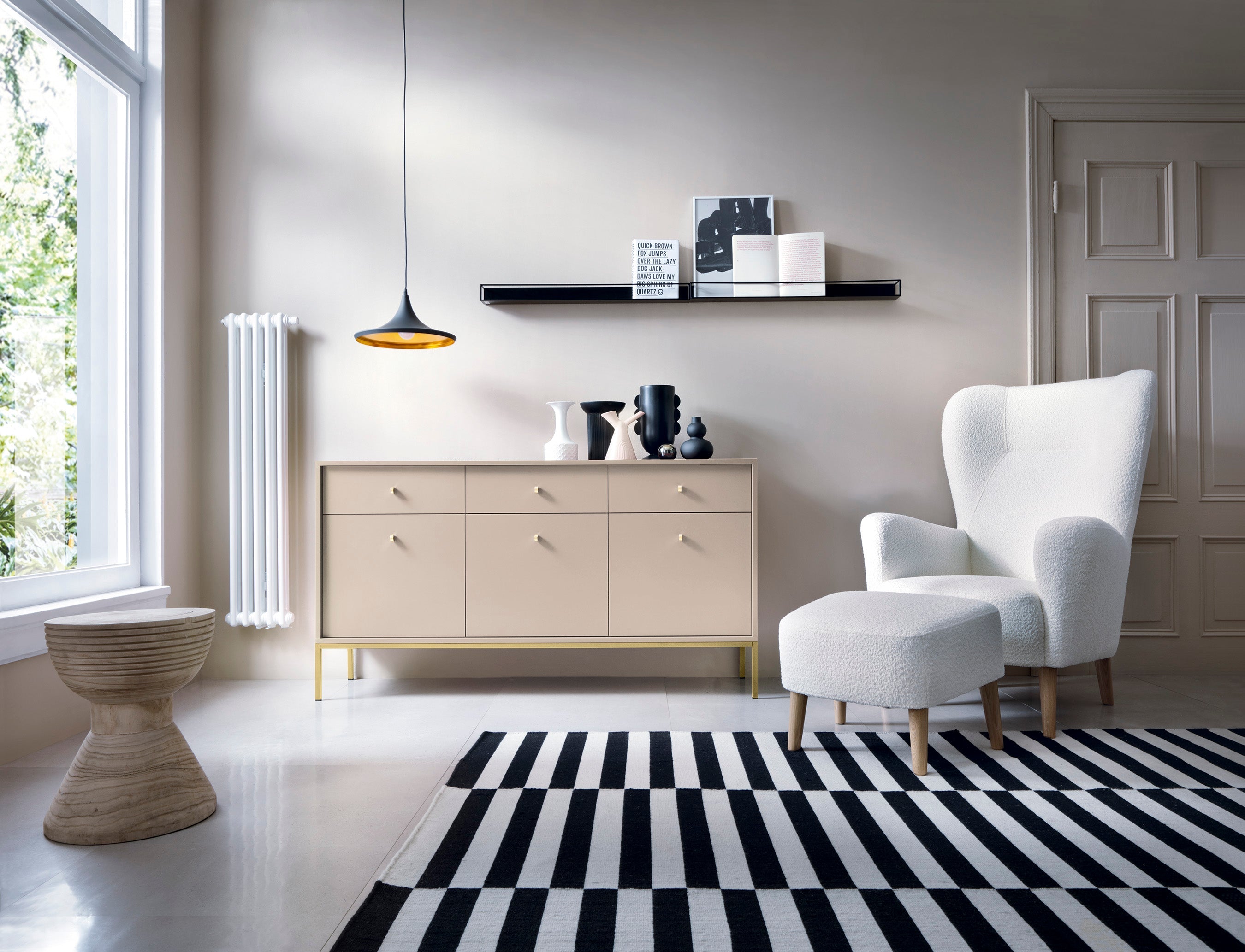 Mono Kommode mit drei Push to Open System Türen und drei Schubladen Beige