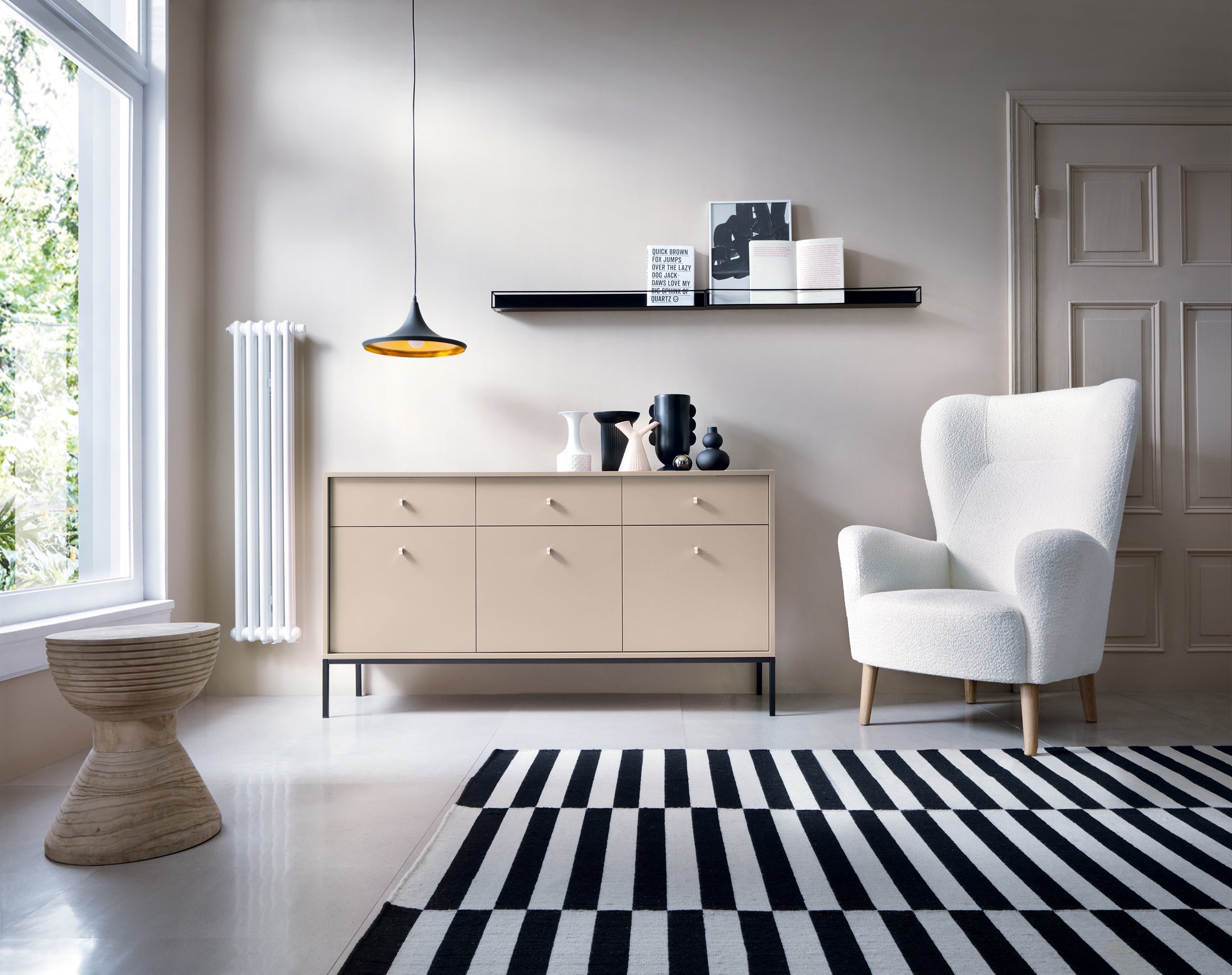Mono Kommode mit drei Push to Open System Türen und drei Schubladen Beige
