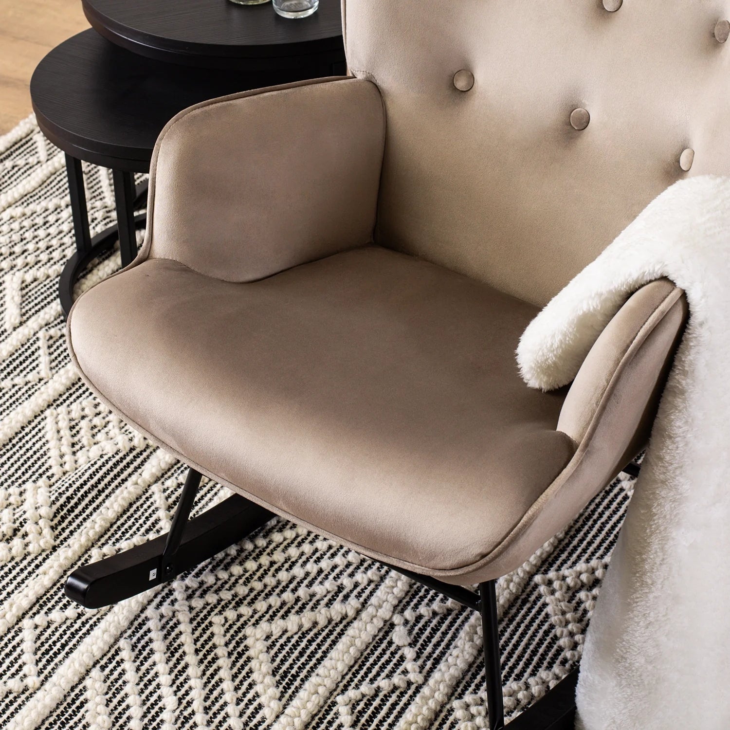 Elite ELIS Schaukelstuhl aus beigem Samt