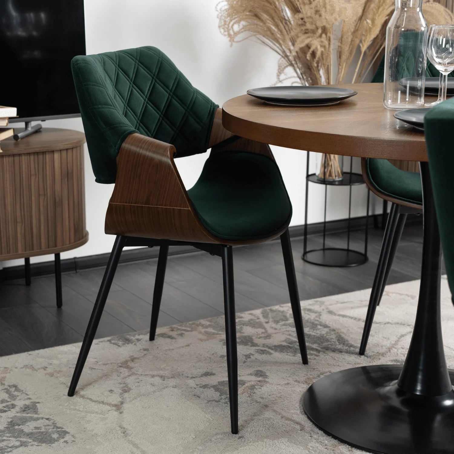 Elite DAKOTA Green/Walnut Velour Chair – A Sophisticated Statement Piece