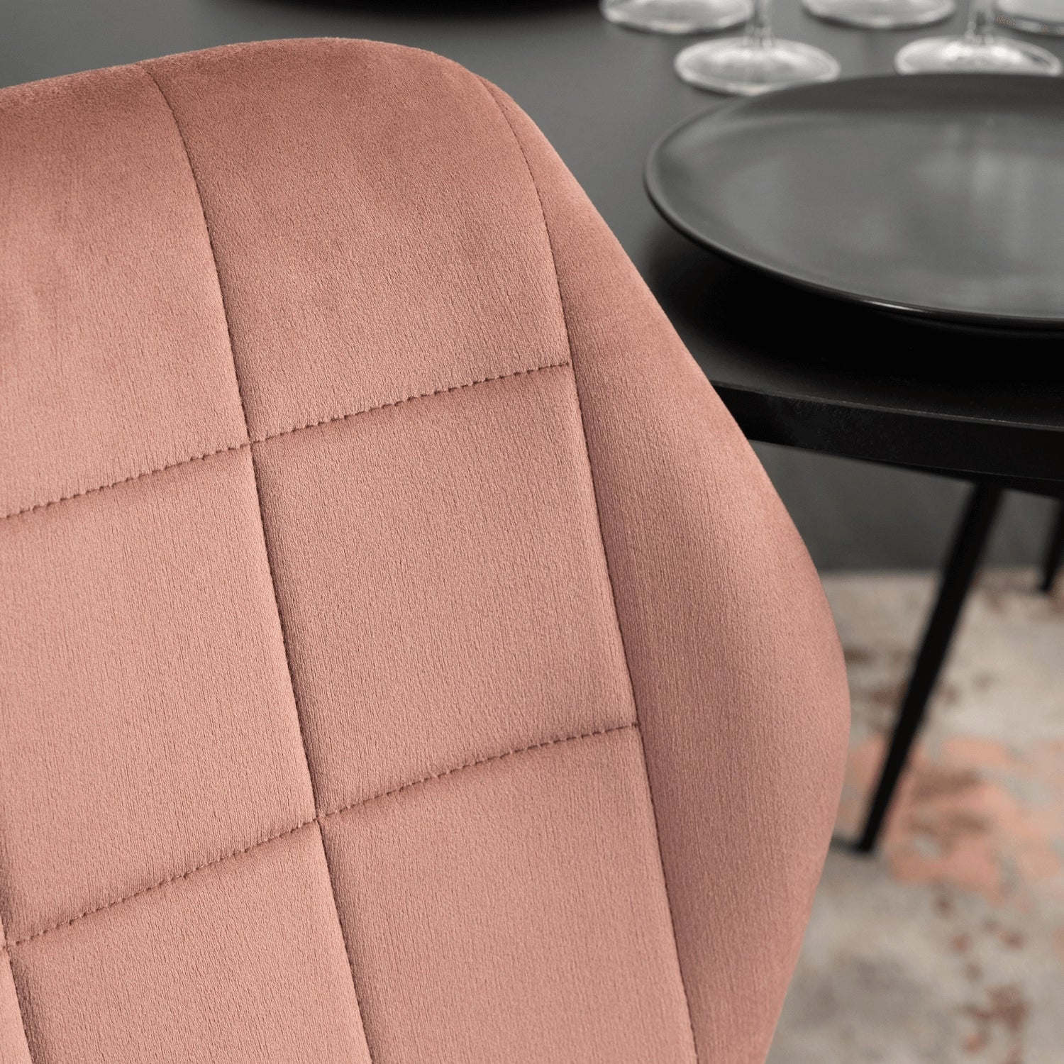 Elite IRYS Pink Velour Chair – A Touch of Modern Elegance