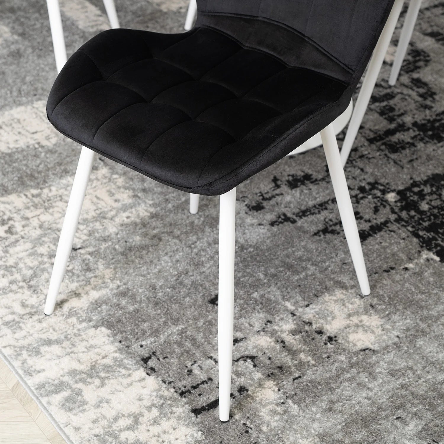 Elite LUCKY Black Velvet Chair with White Legs – A Modern Statement Piece