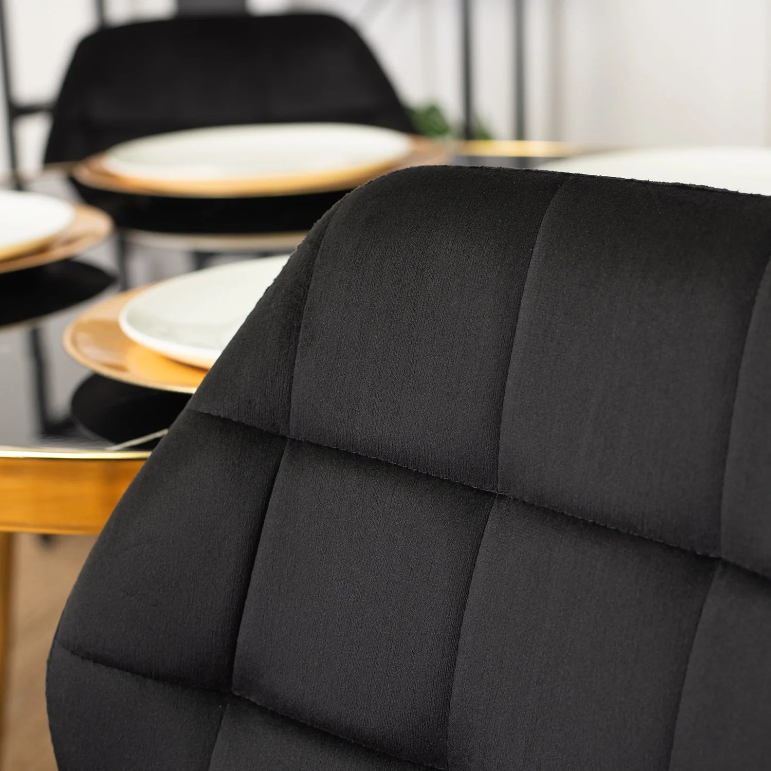 Elite LUCKY Black Velvet Chair with Gold Legs – A Touch of Luxury