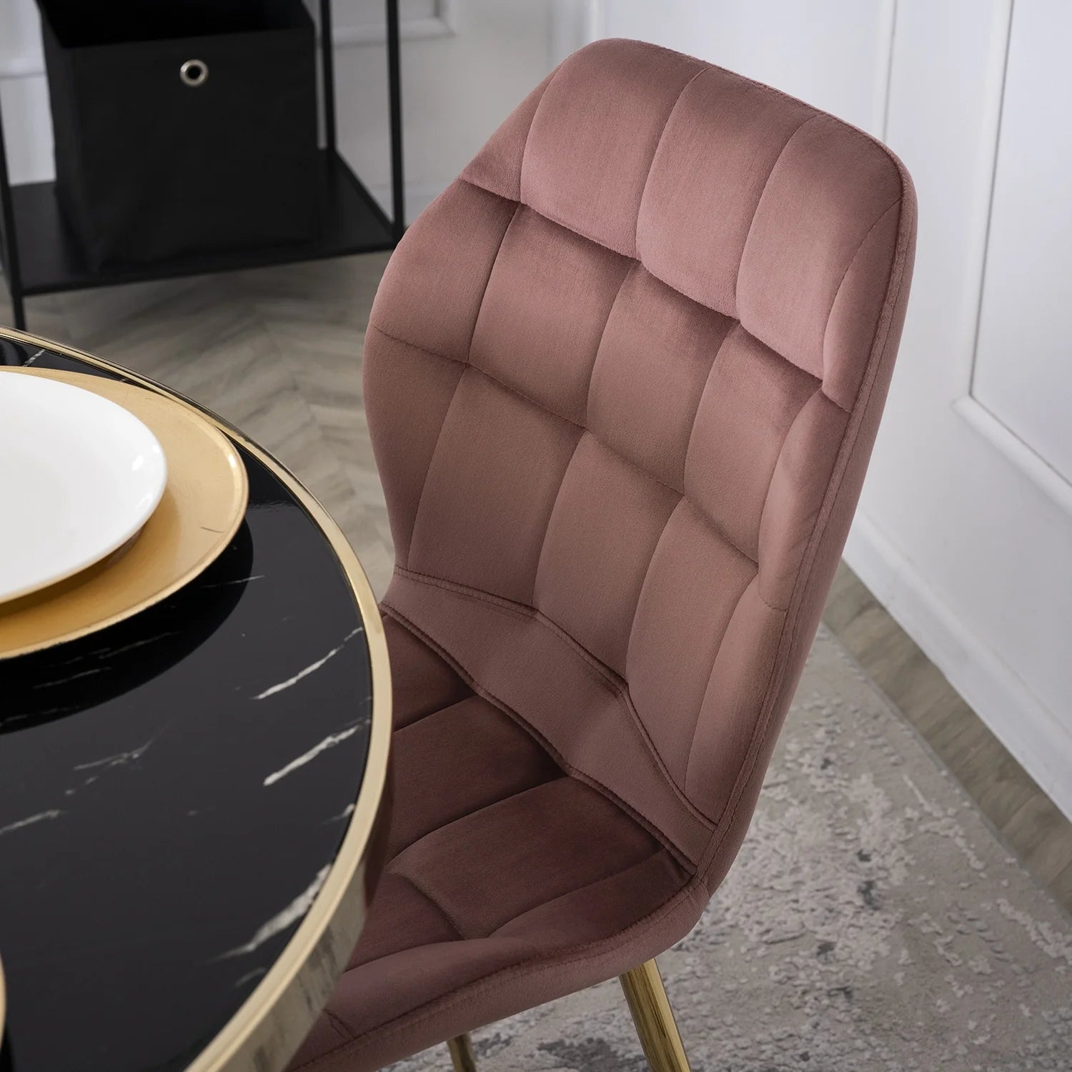Elite LUCKY Pink Velvet Chair – Ein Statement für Eleganz und Komfort