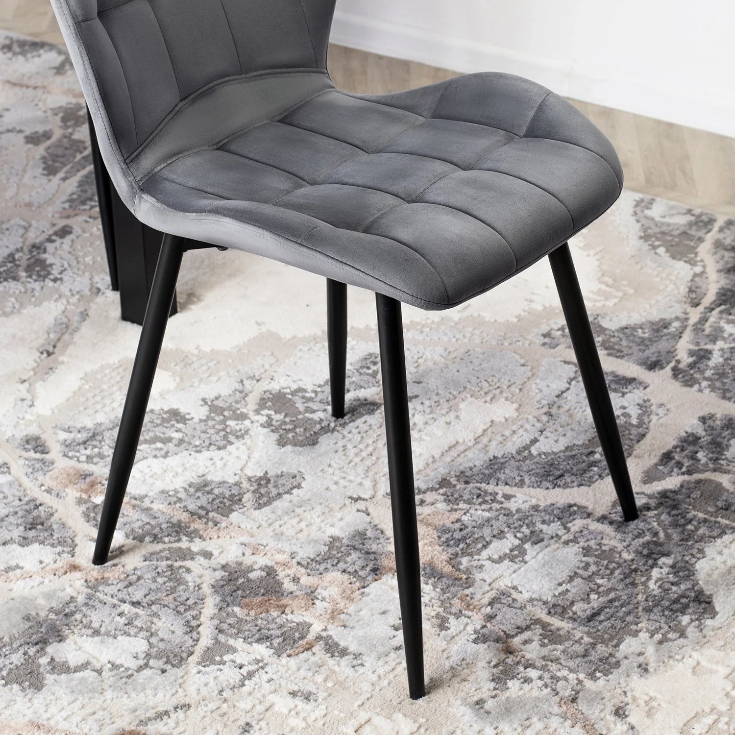 Elite LUCKY Gray Velvet Chair – Modern Comfort with a Luxurious Touch
