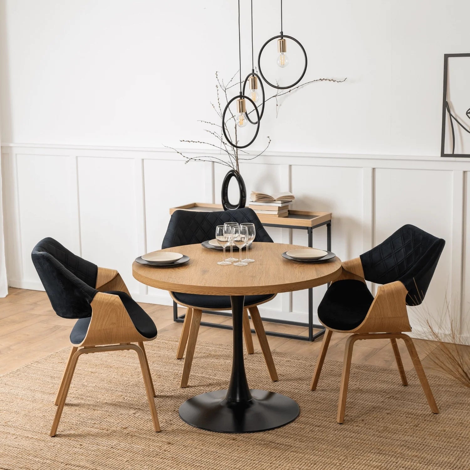 Elite LUISE Black Velvet Chair – A Fusion of Elegance and Comfort