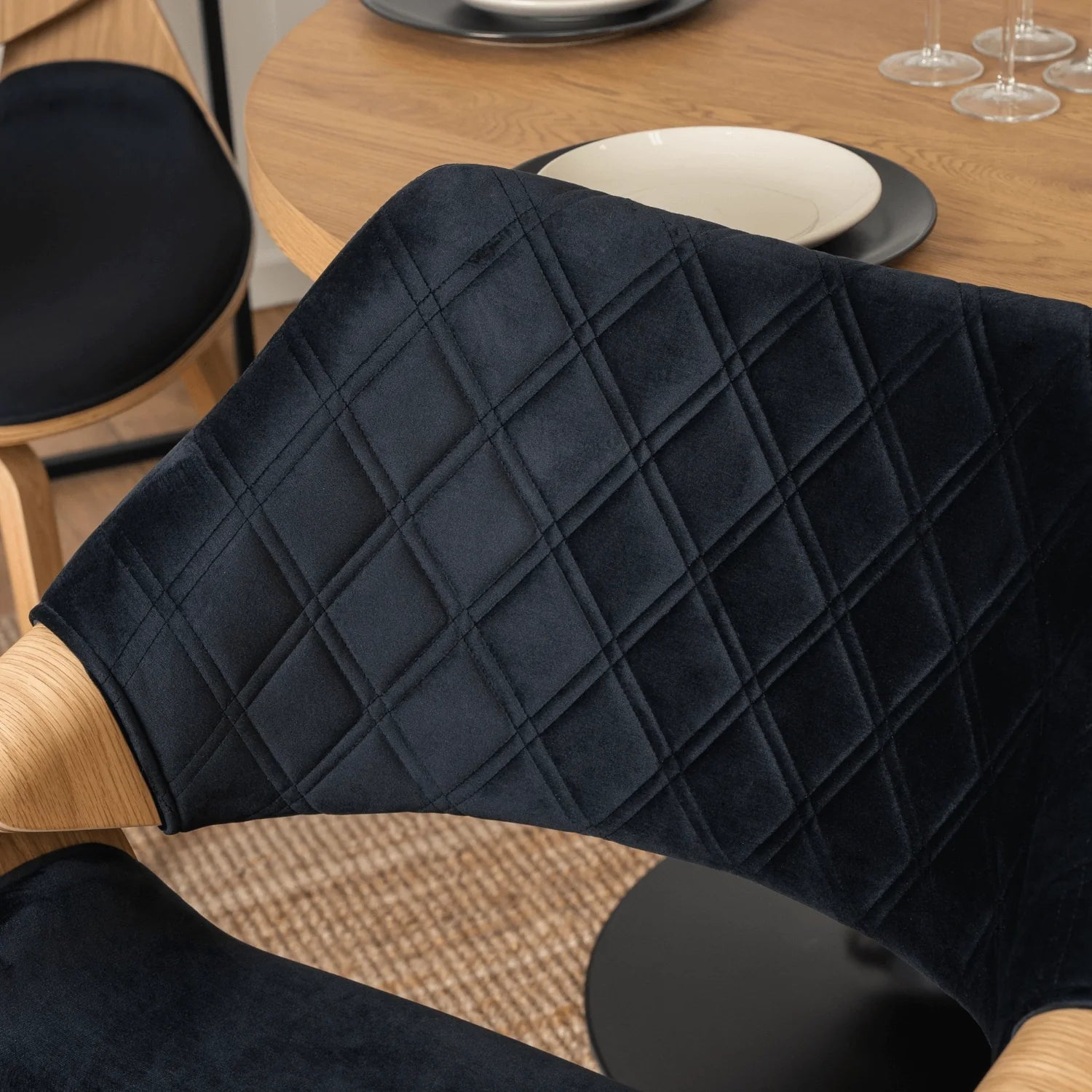Elite LUISE Black Velvet Chair – A Fusion of Elegance and Comfort