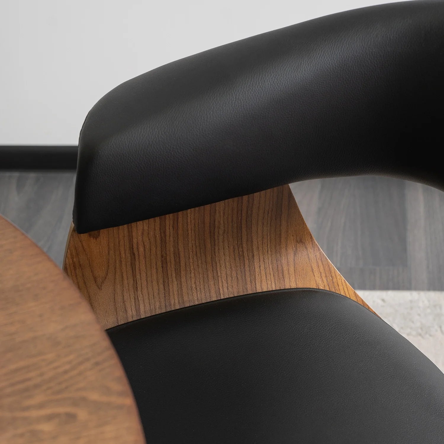 Elite OHIO Black Chair – A Fusion of Modern Elegance & Comfort