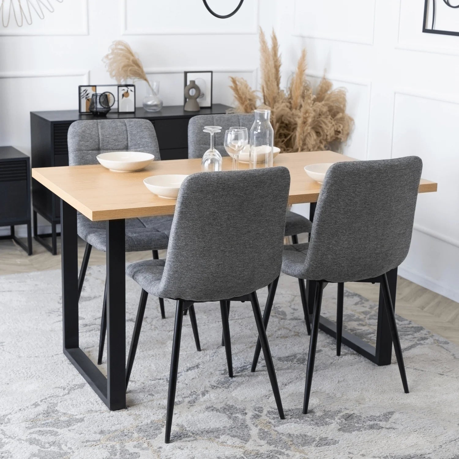 Grauer Polsterstuhl Elite PERU 2 – Eine perfekte Balance aus Stil und Komfort