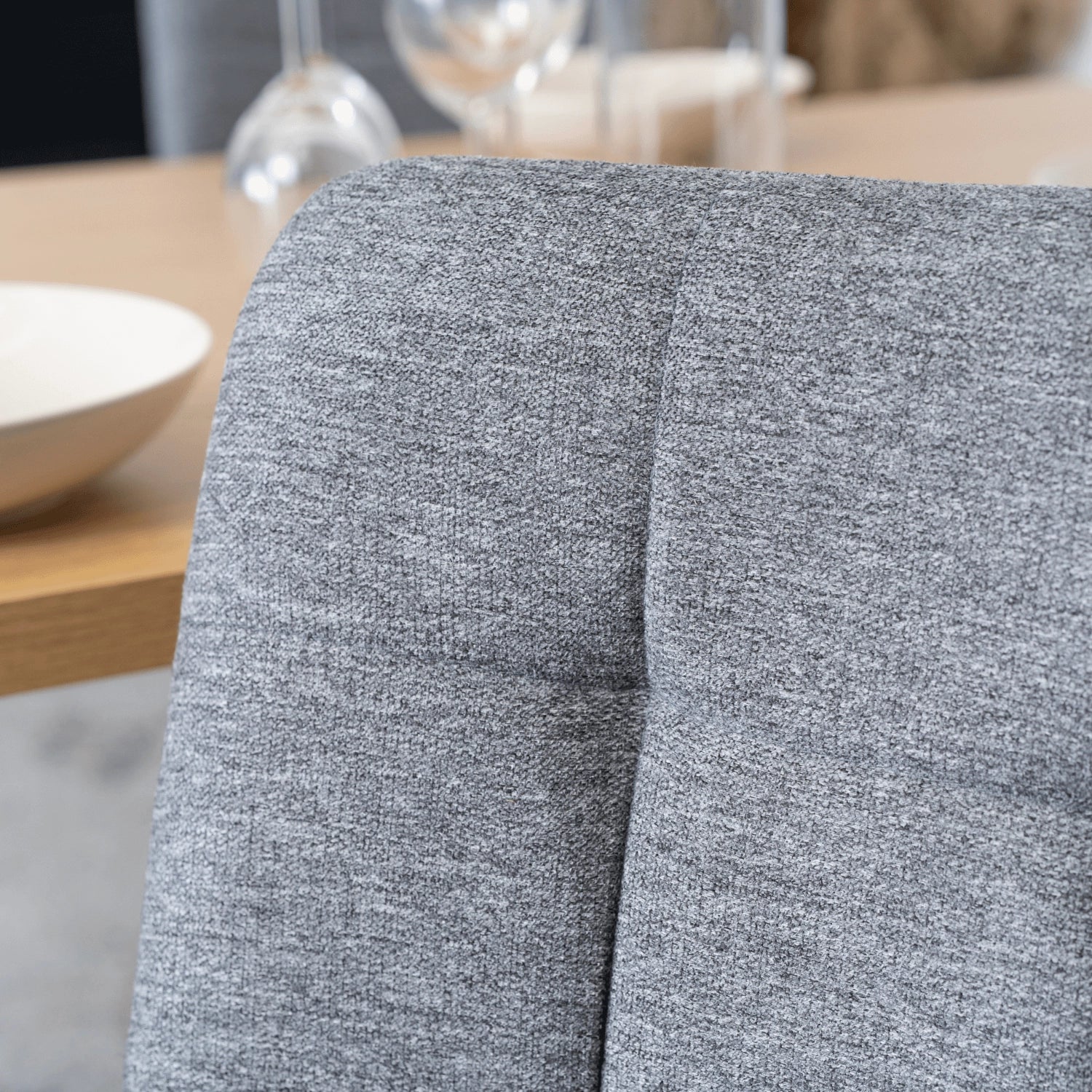 Grauer Polsterstuhl Elite PERU 2 – Eine perfekte Balance aus Stil und Komfort