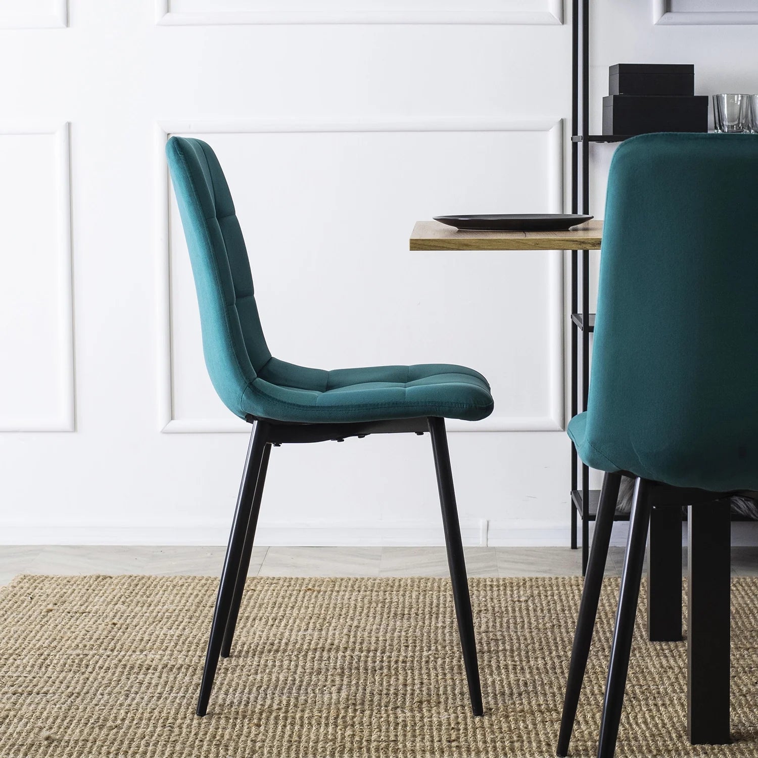 Elite PERU Turquoise Velvet Chair – A Stylish Pop of Color and Comfort