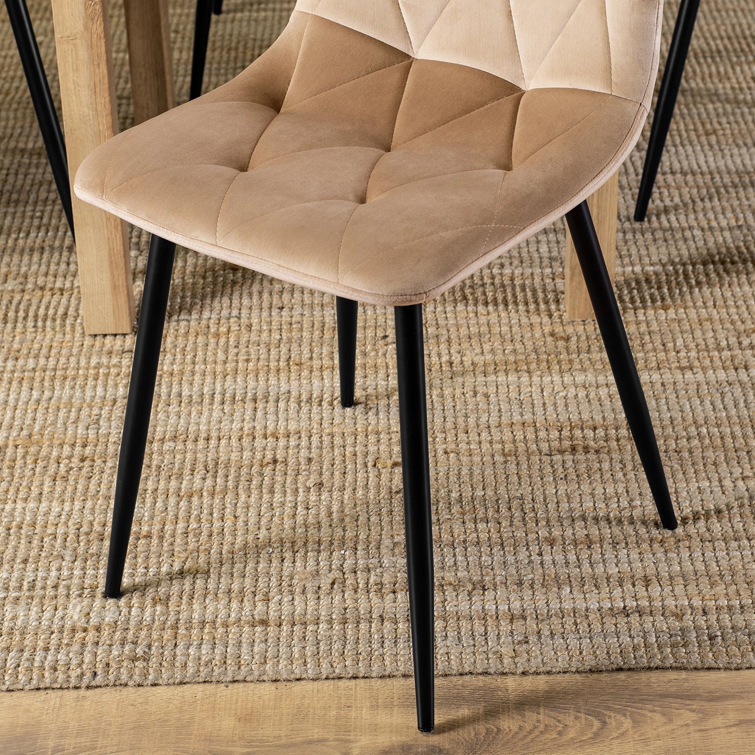 Elite ROBIN Beige Samtsessel – Eine zeitlose Mischung aus Eleganz und Komfort