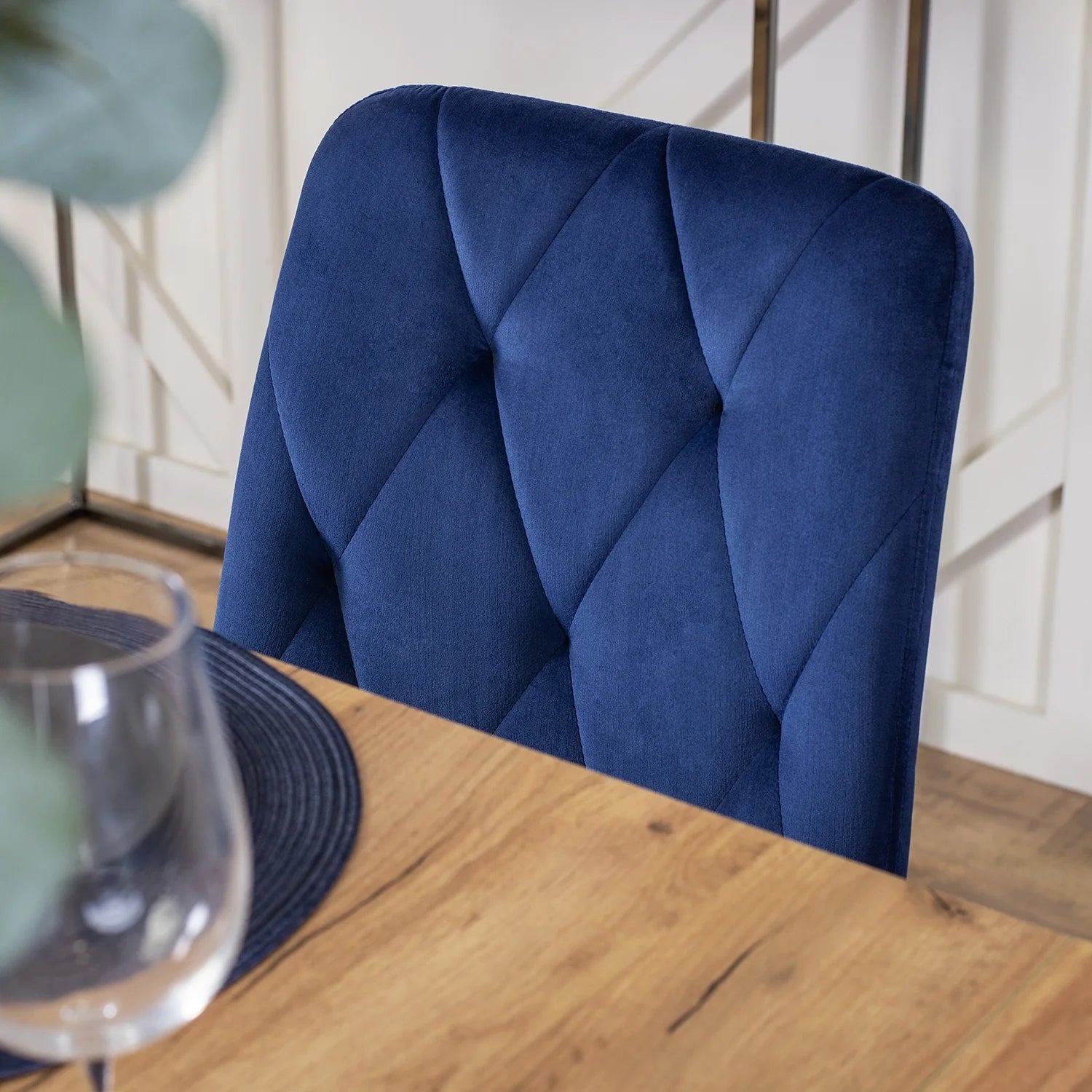 Elite ROBIN Marineblauer Samtsessel – Ein Statement für Eleganz und Komfort