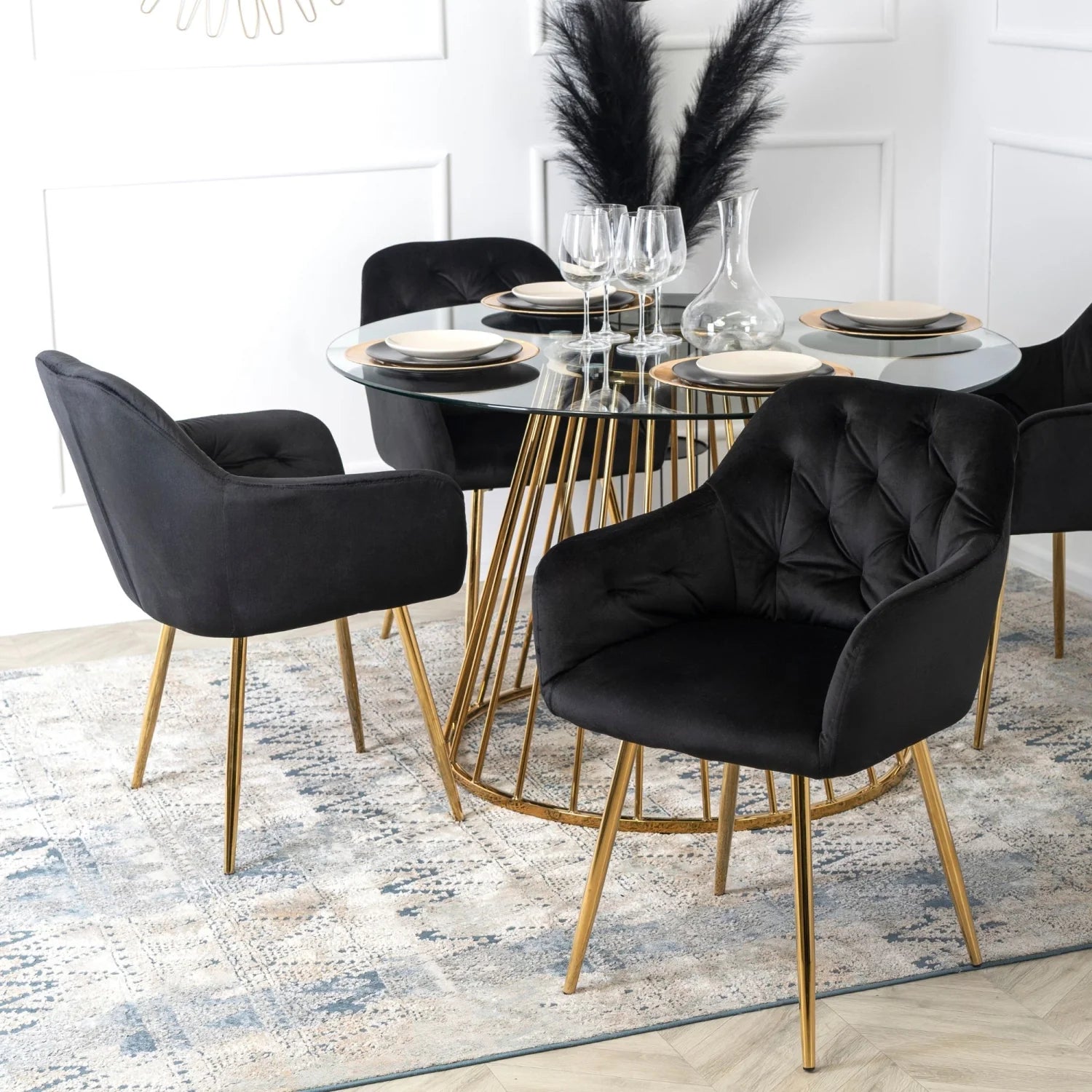 Elite RAYA Schwarzer Samtsessel – Ein Statement für Luxus und Komfort