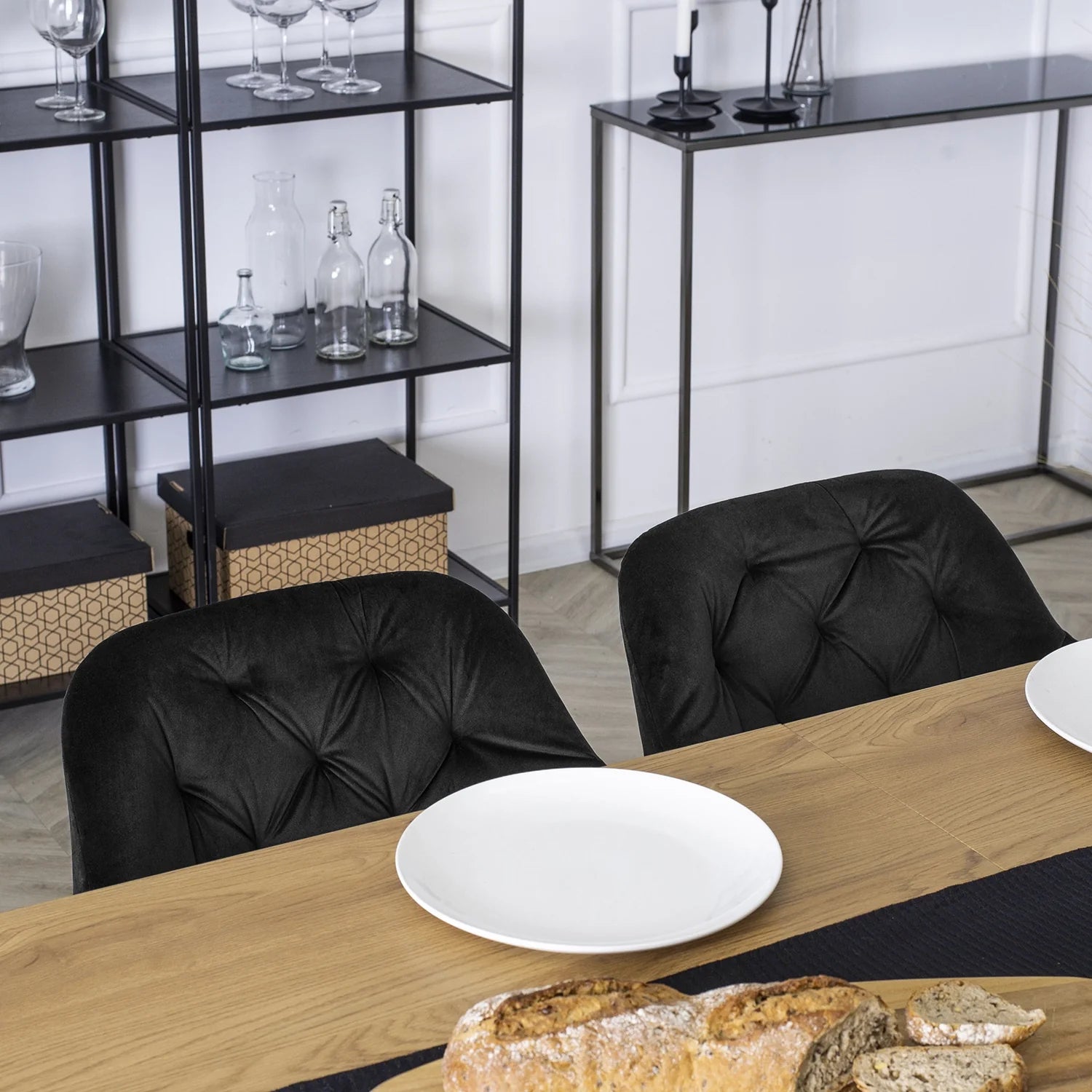 Elite VIKI Black Velvet Chair – Modern Elegance & Supreme Comfort