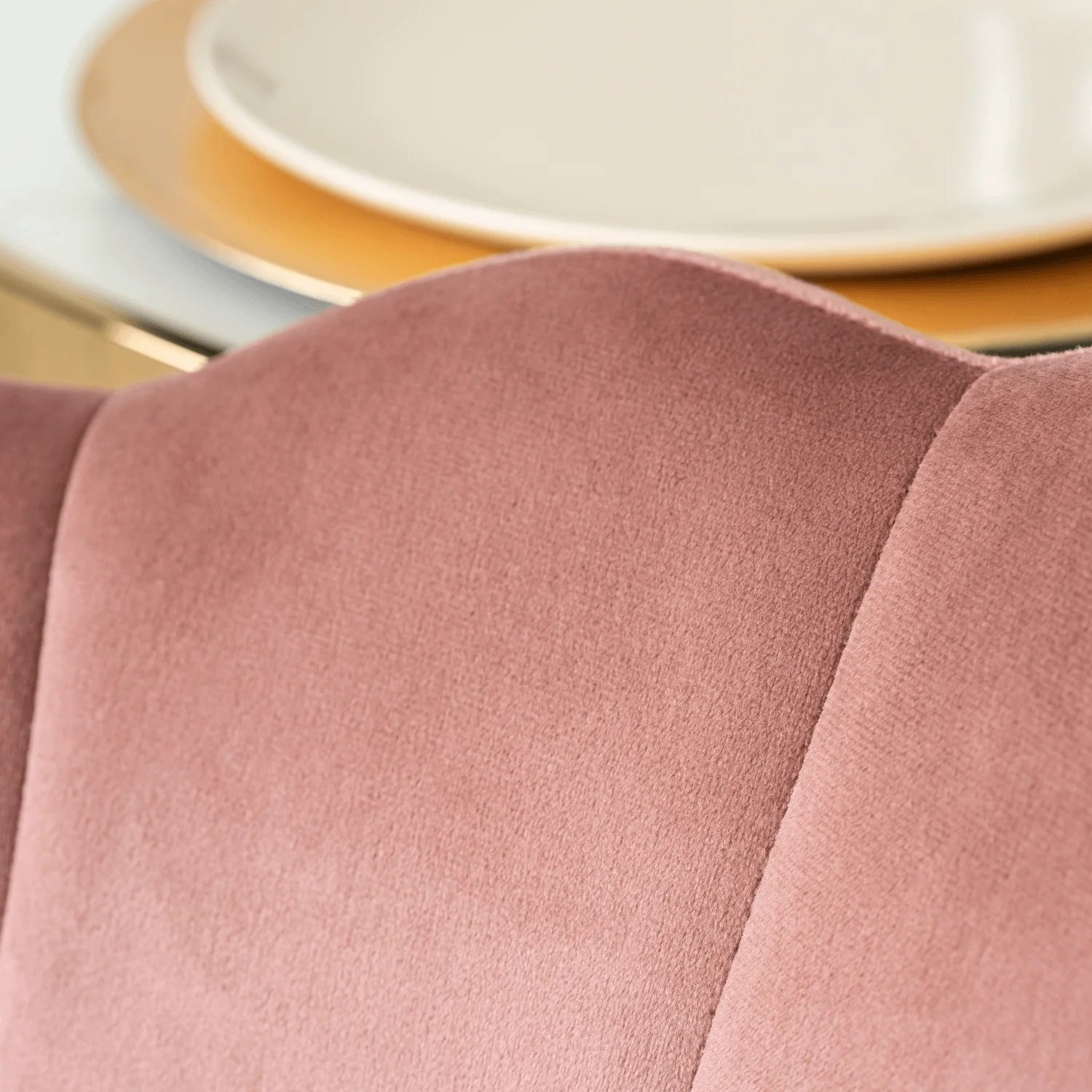 Elite VIOLA Chair – Luxurious Pink Velvet with Gold Legs
