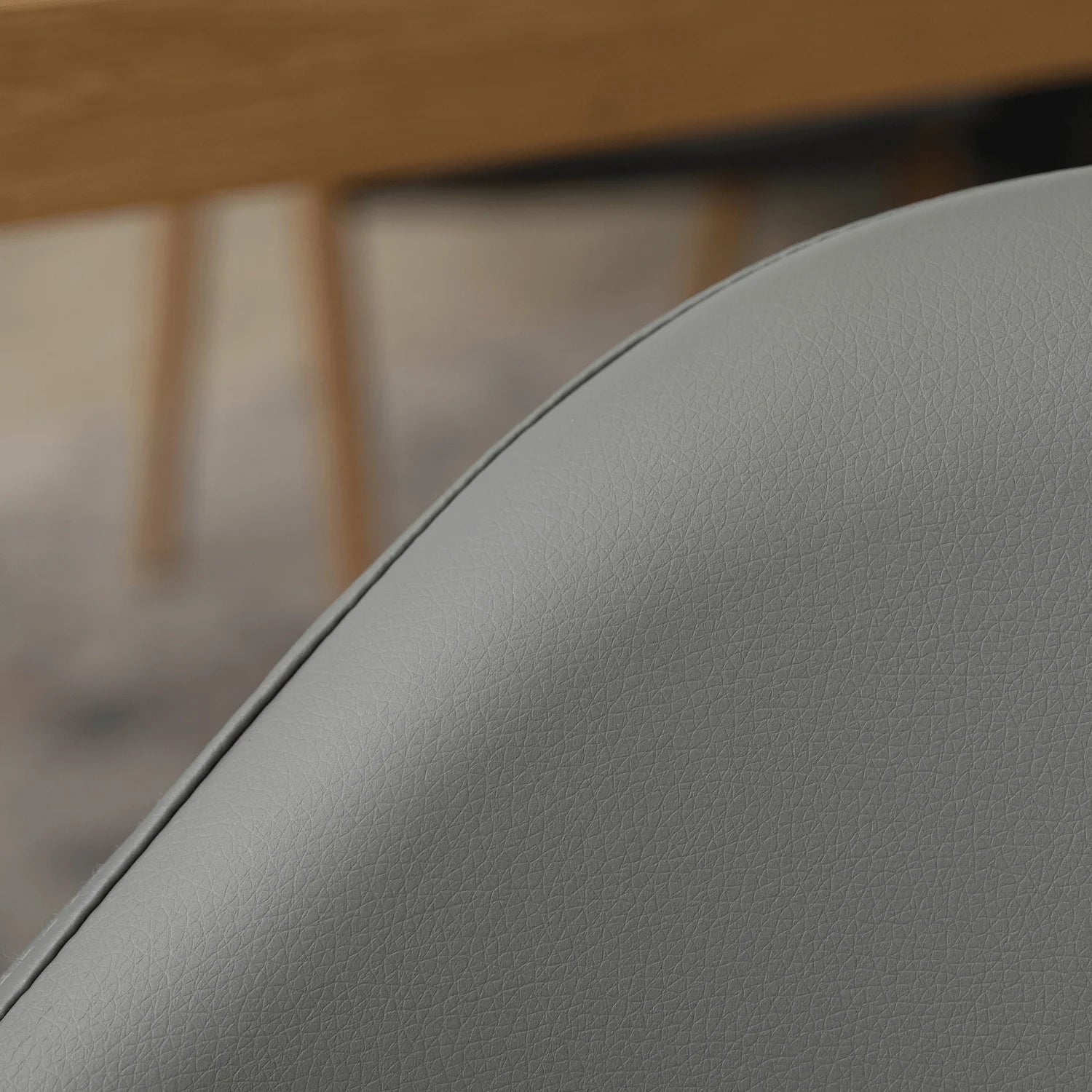 Elite WILLY Stuhl – Graues Öko-Leder & Gestell aus goldener Eiche