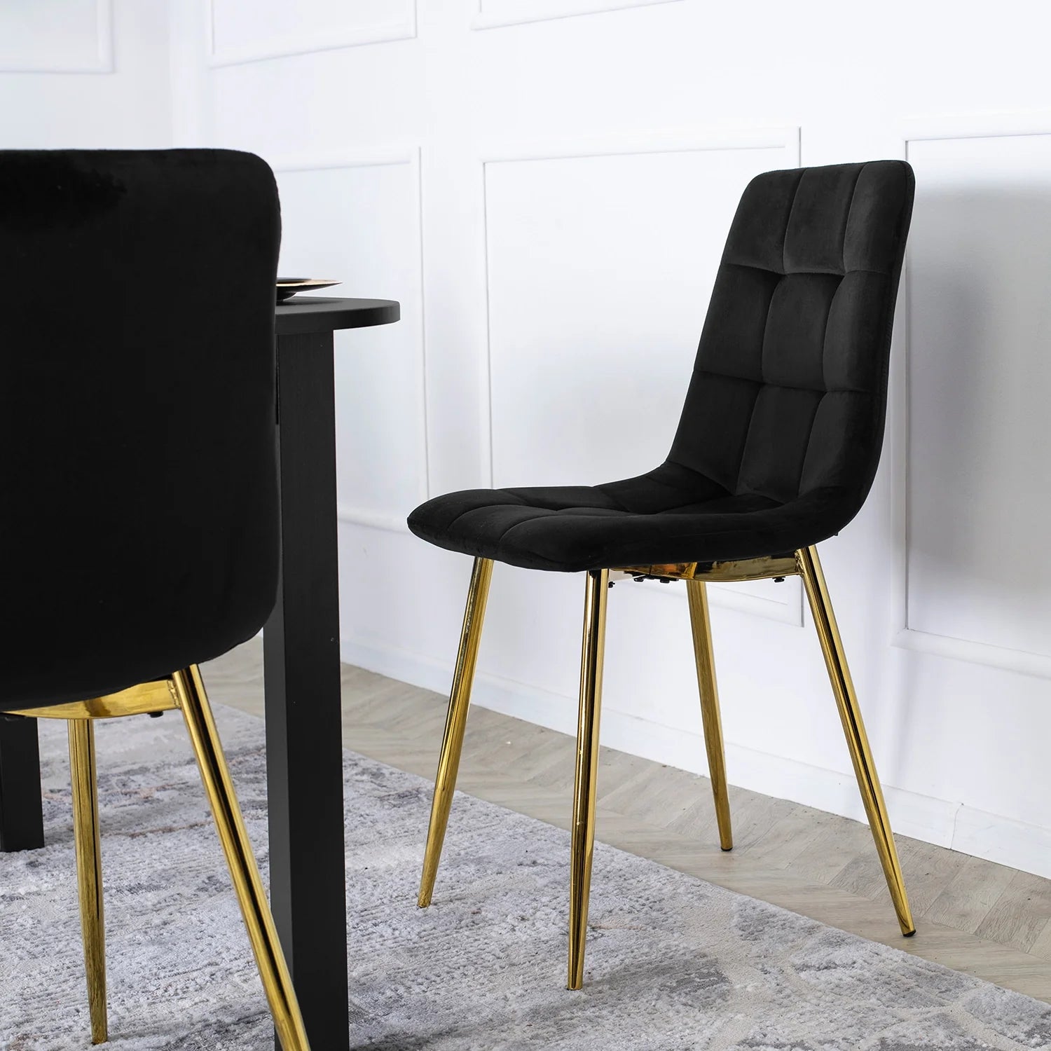 Elite YORK Black Velvet Chair – Bold Elegance with a Luxurious Touch