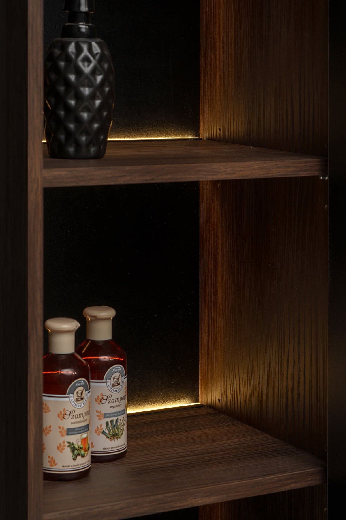 Dorothy Hochschrank 2 Türen – Ristretto-Eiche, 40x35x205 cm