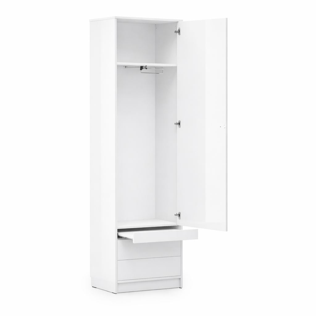 Geräumiger Kleiderschrank mit ausziehbarem Nachttisch