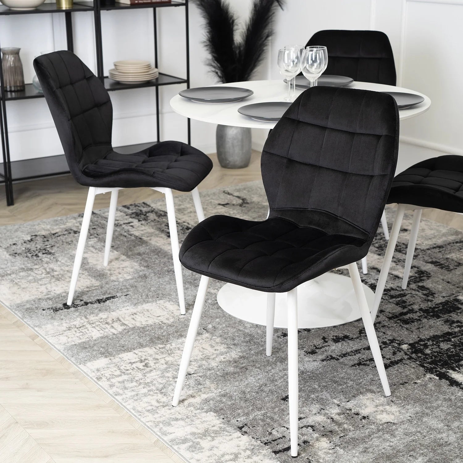 Elite LUCKY Black Velvet Chair with White Legs – A Modern Statement Piece