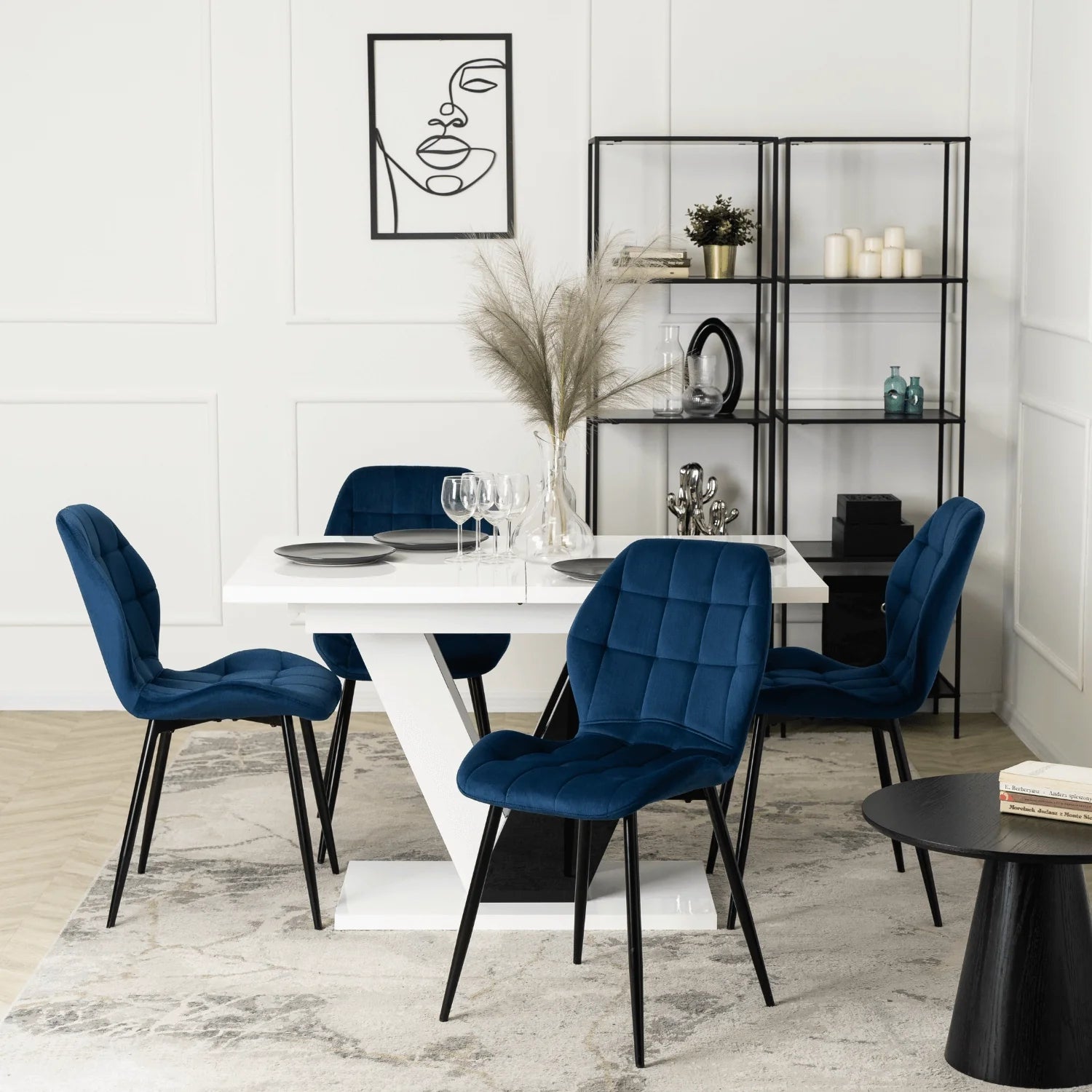 Elite LUCKY Navy Blue Velvet Chair – Timeless Elegance & Comfort