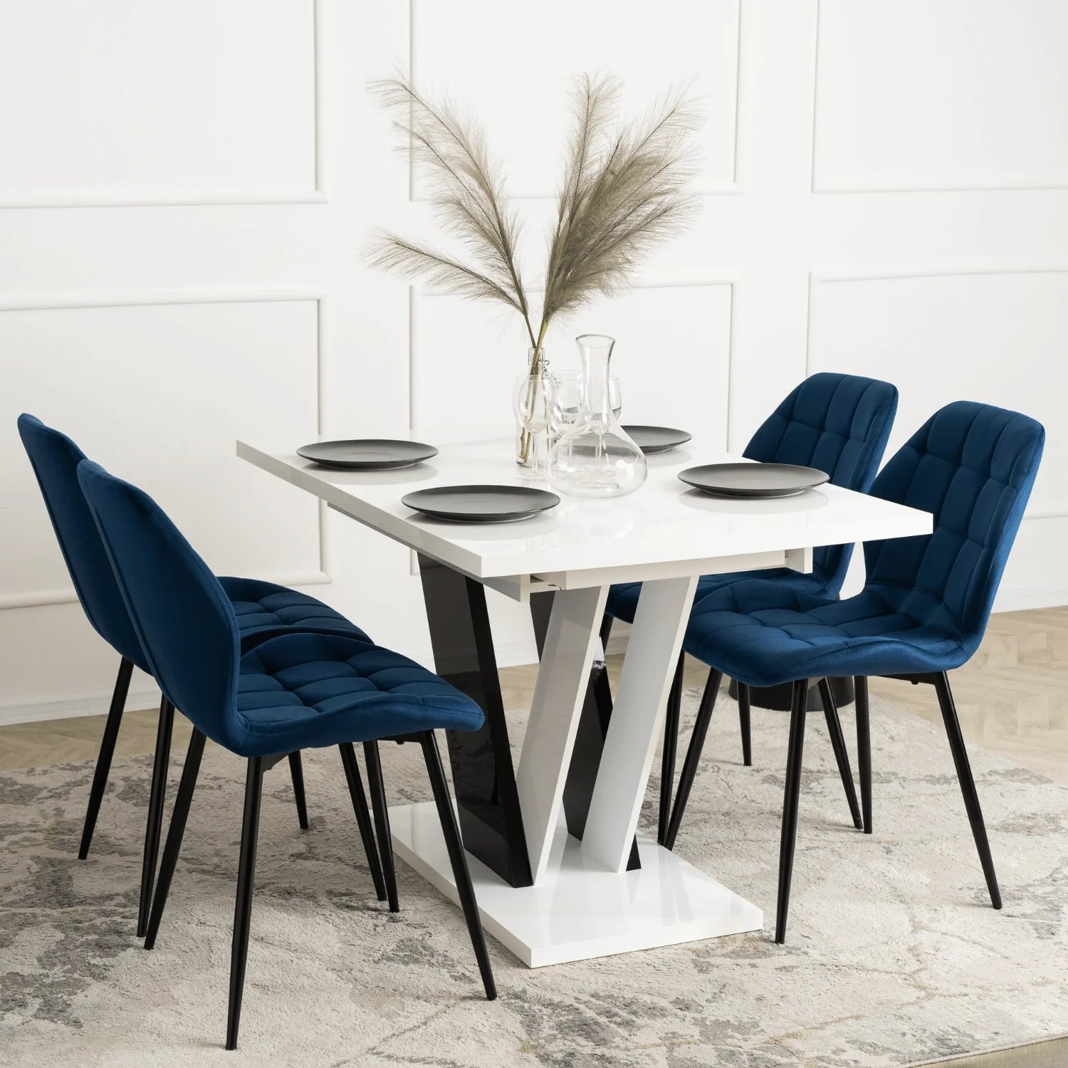 Elite LUCKY Navy Blue Velvet Chair – Timeless Elegance & Comfort