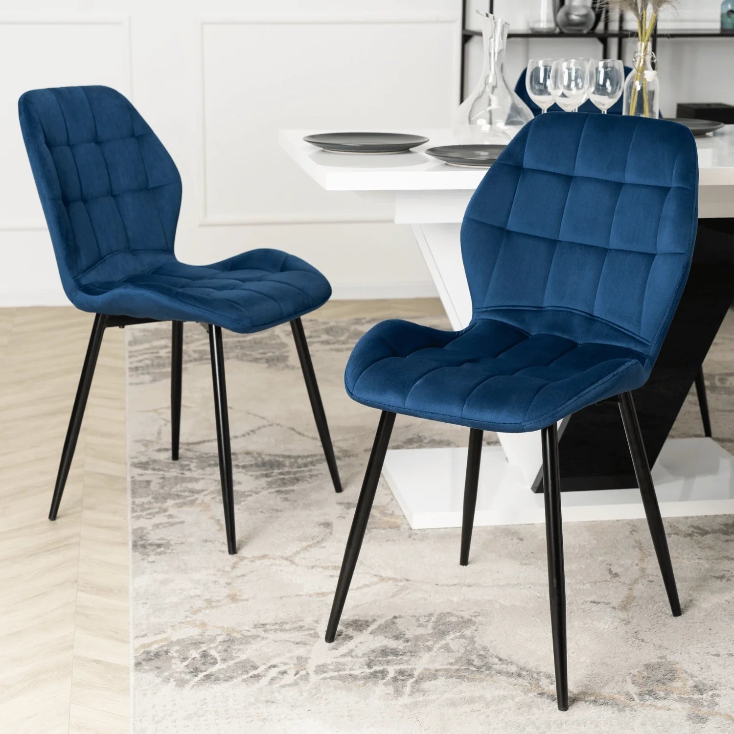 Elite LUCKY Navy Blue Velvet Chair – Timeless Elegance & Comfort