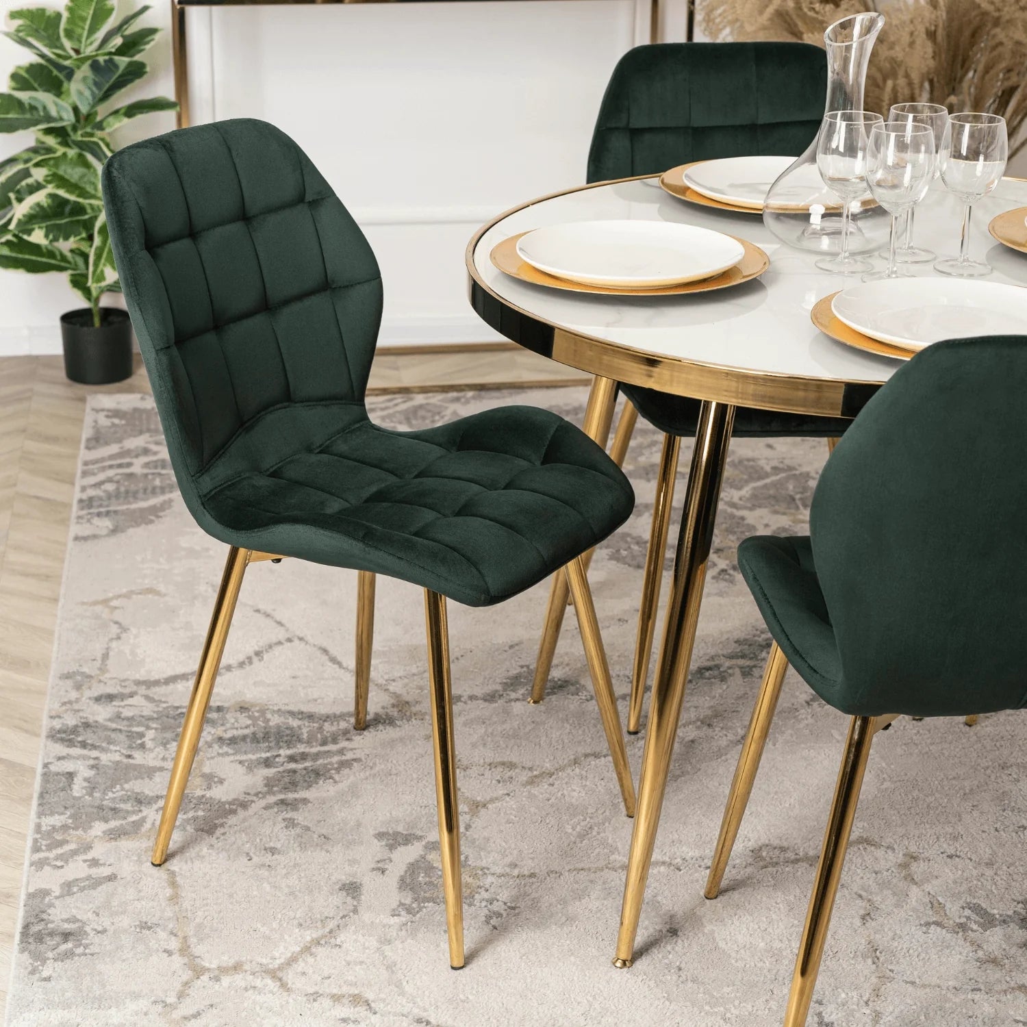 Elite LUCKY Green Velvet Chair – Luxurious Elegance for Your Interior