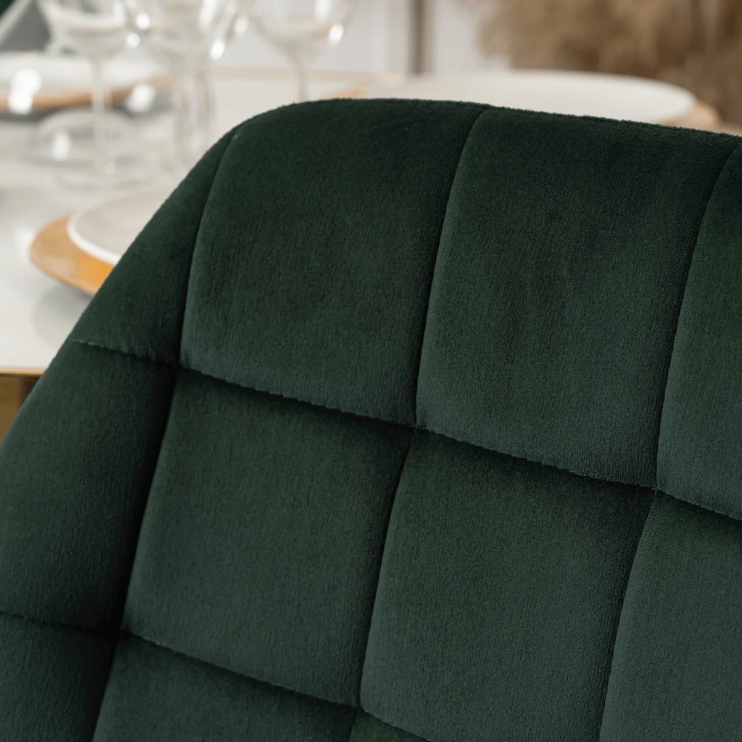 Elite LUCKY Green Velvet Chair – Luxurious Elegance for Your Interior