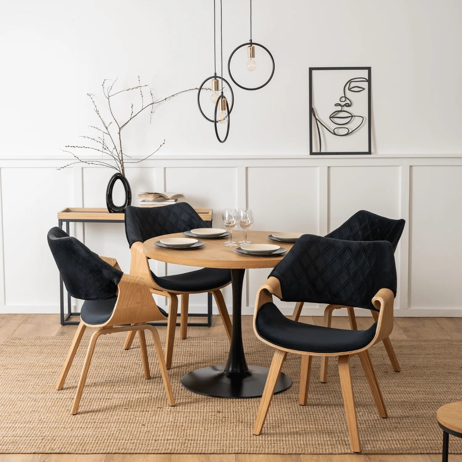 Elite LUISE Black Velvet Chair – A Fusion of Elegance and Comfort