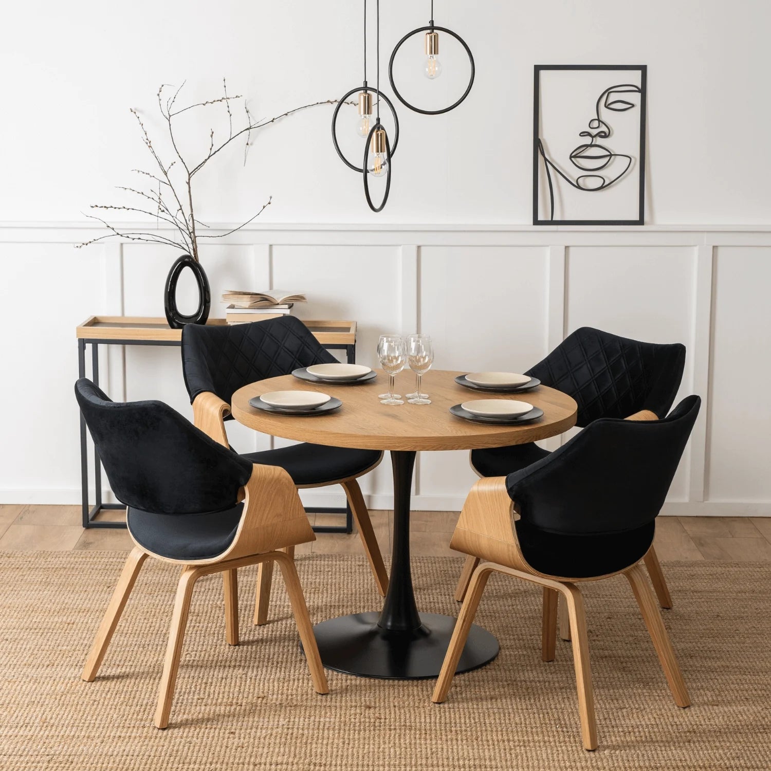 Elite LUISE Black Velvet Chair – A Fusion of Elegance and Comfort