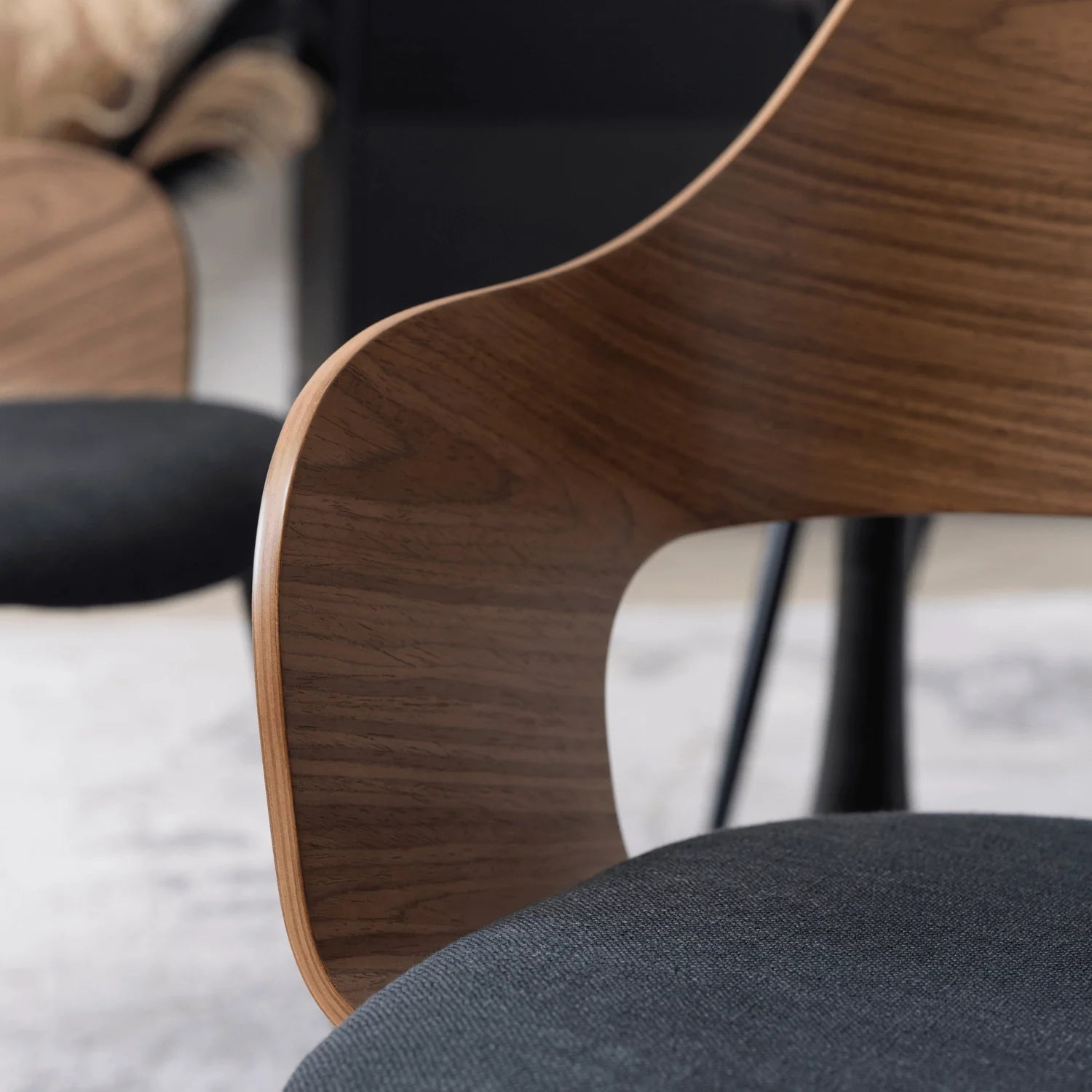 Elite ORBI Chair – Walnut/Black