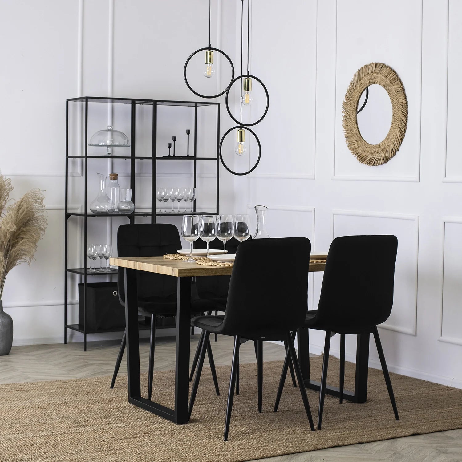 Elite PERU Schwarzer Samtstuhl – Eine zeitlose Fusion aus Stil und Komfort