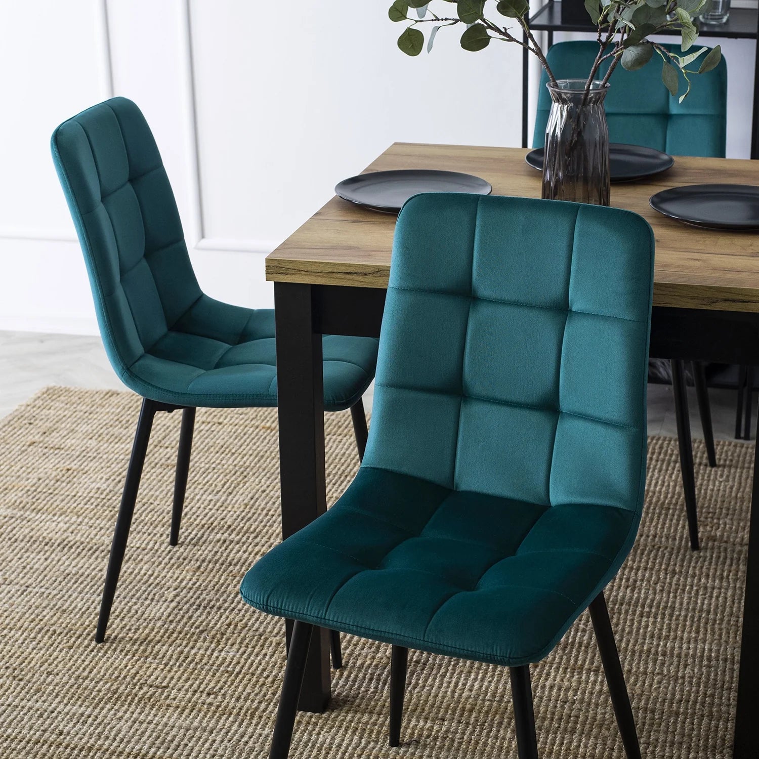 Elite PERU Turquoise Velvet Chair – A Stylish Pop of Color and Comfort