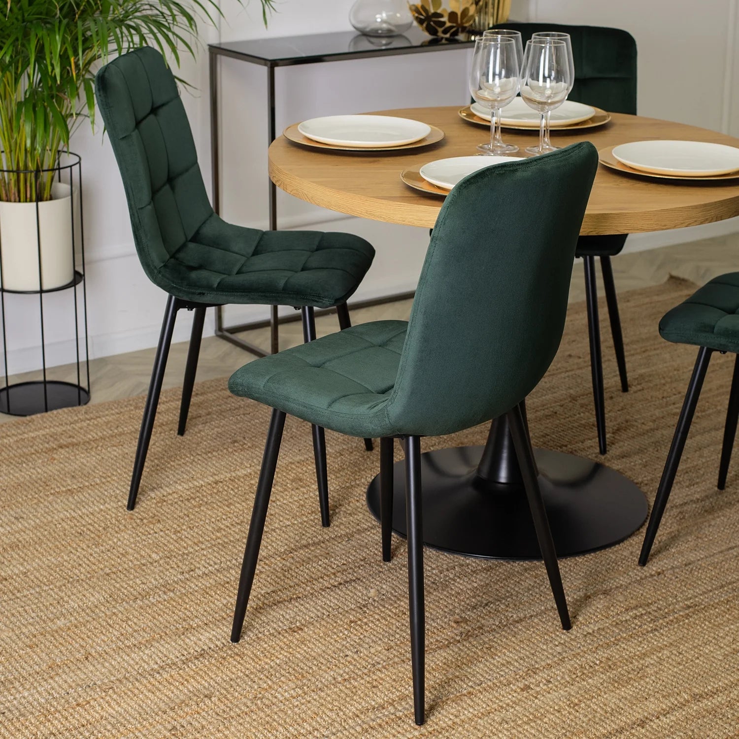Elite PERU Green Velvet Chair – A Stylish Touch of Elegance