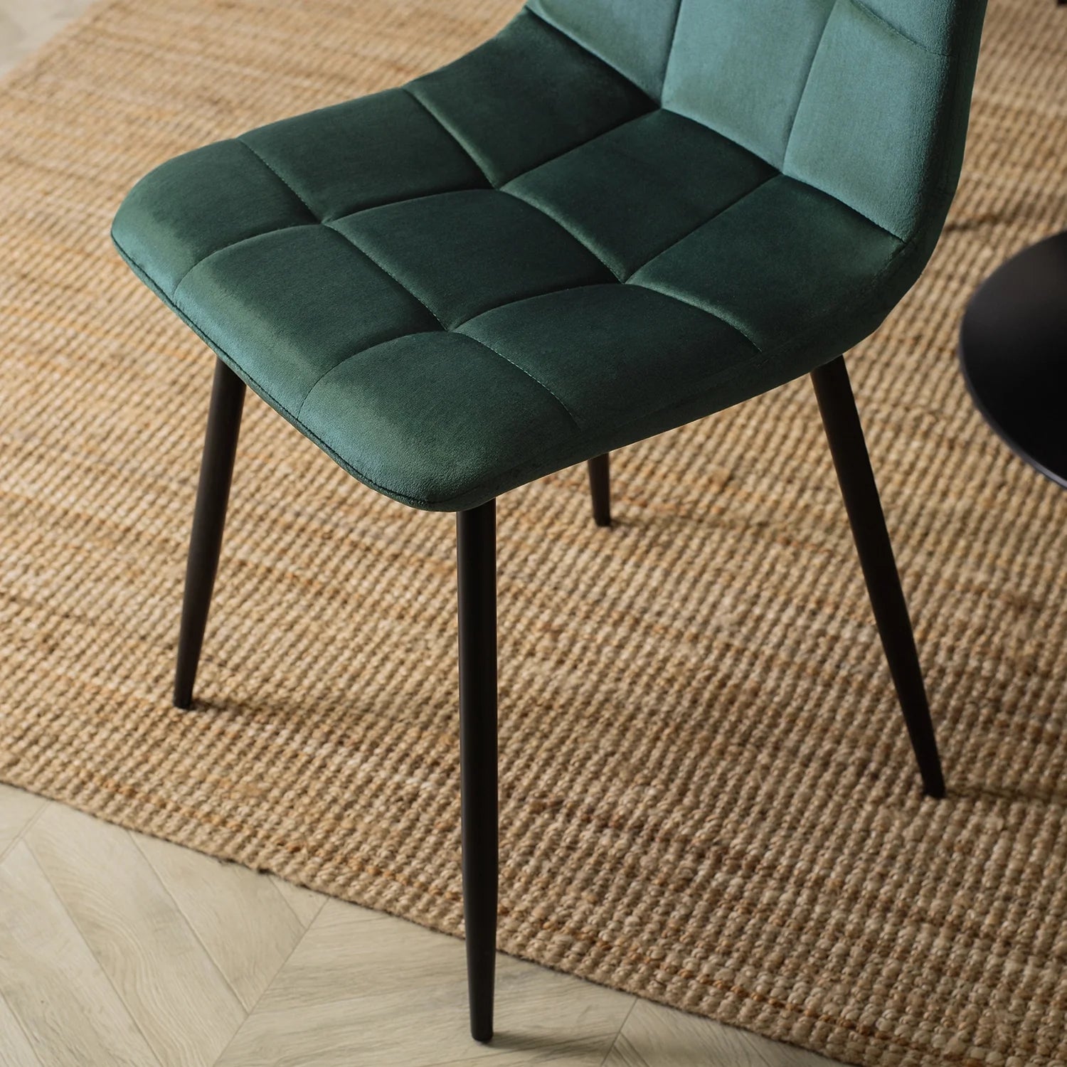 Elite PERU Green Velvet Chair – A Stylish Touch of Elegance