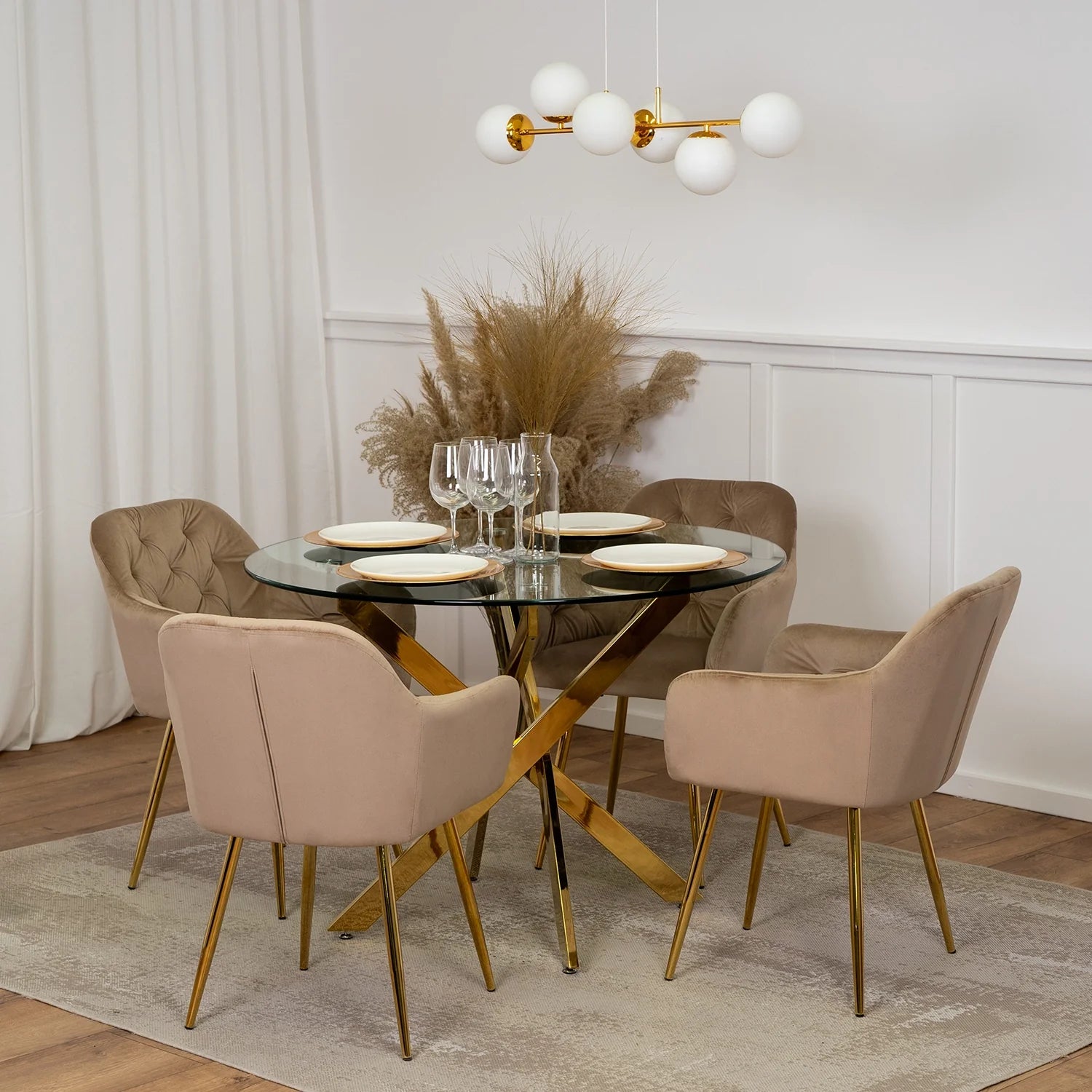 Elite RAYA Beige Samtstuhl – Ein Hauch von Luxus