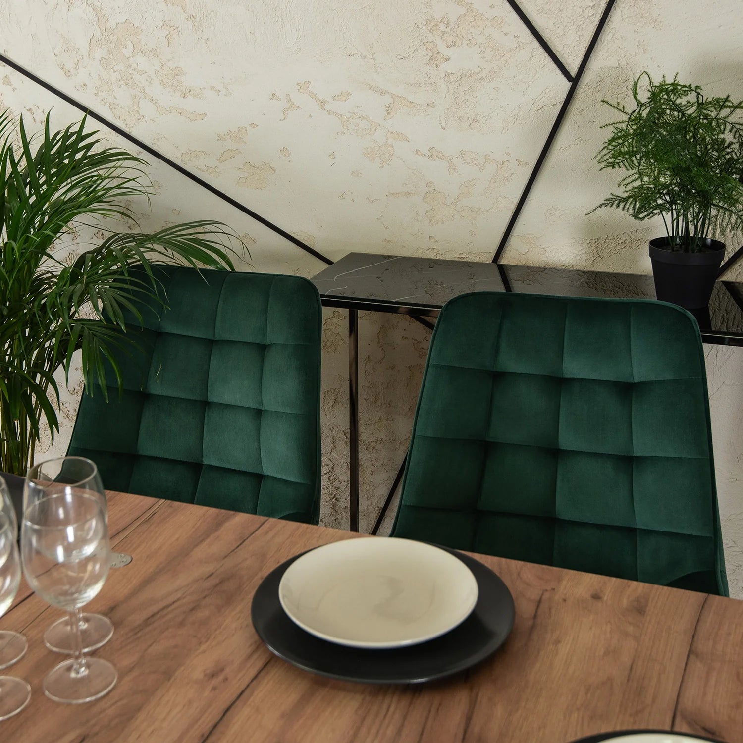 Elite RICK Green Velvet Chair – A Statement of Style and Comfort