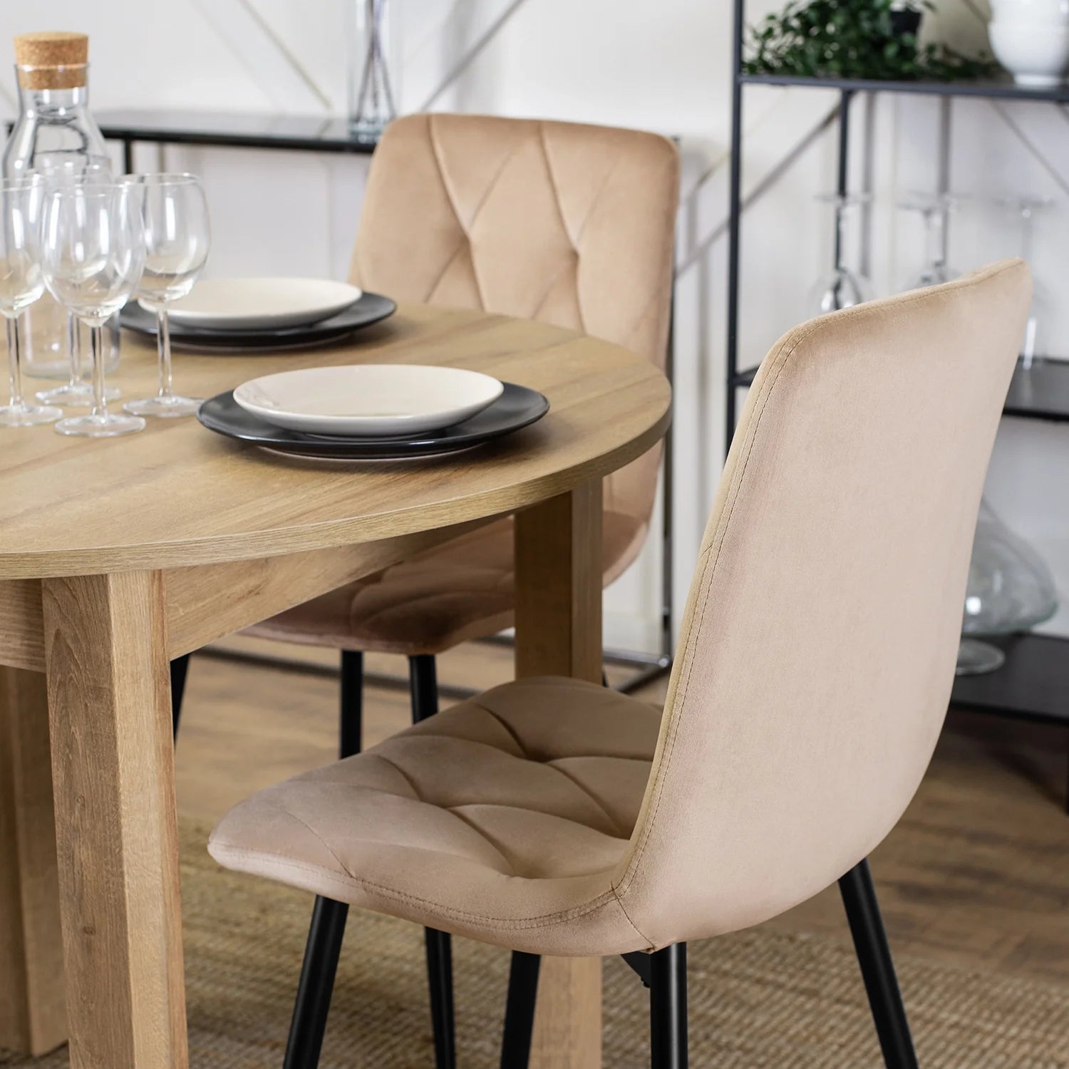 Elite ROBIN Beige Samtsessel – Eine zeitlose Mischung aus Eleganz und Komfort