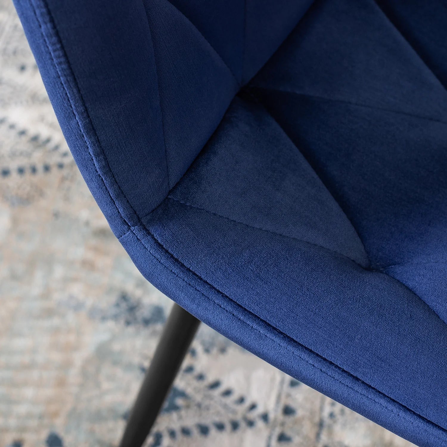 Elite ROBIN Marineblauer Samtsessel – Ein Statement für Eleganz und Komfort