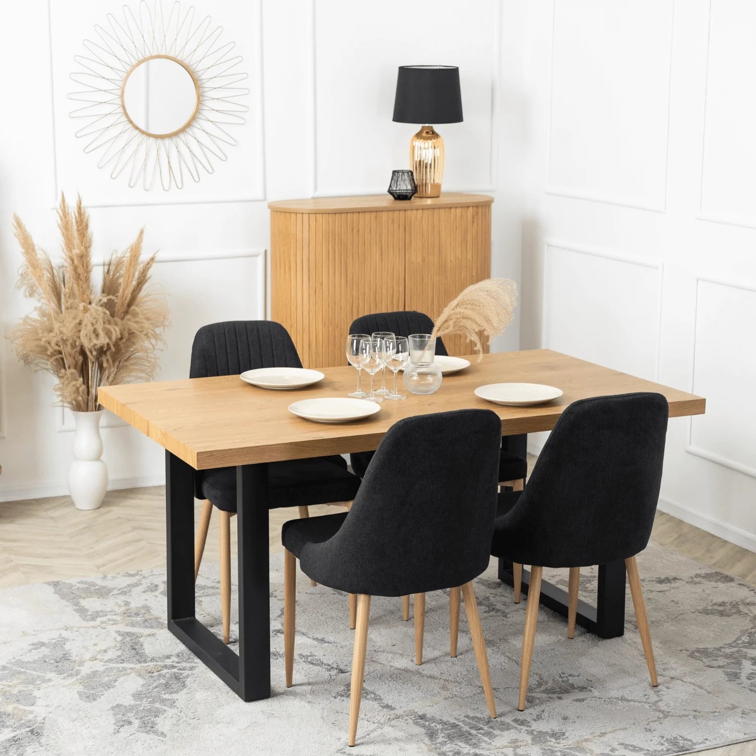 Elite TORINO Stuhl aus schwarzem Stoff – Eine stilvolle und bequeme Sitzgelegenheit