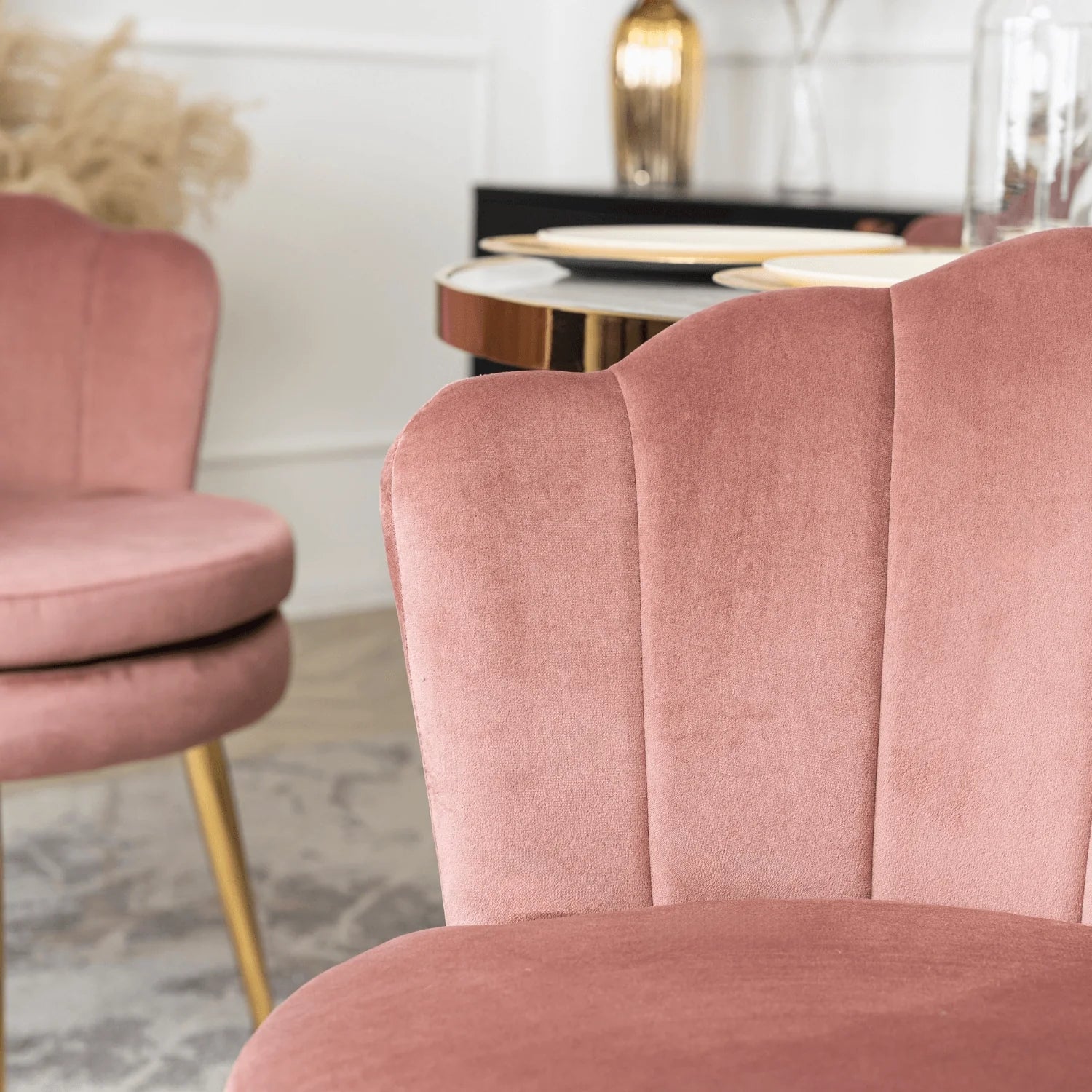Elite VIOLA Chair – Luxurious Pink Velvet with Gold Legs