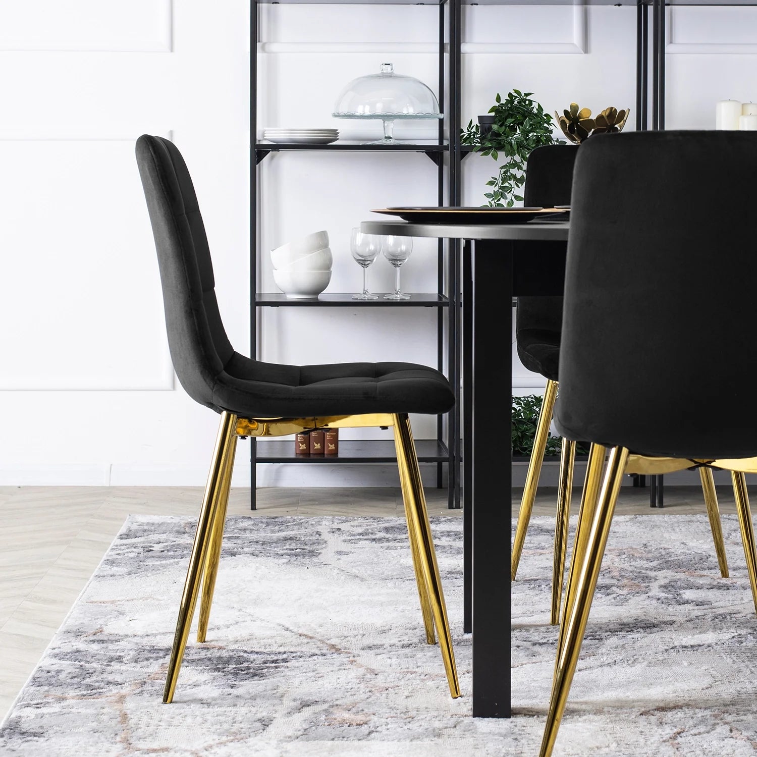 Elite YORK Black Velvet Chair – Bold Elegance with a Luxurious Touch