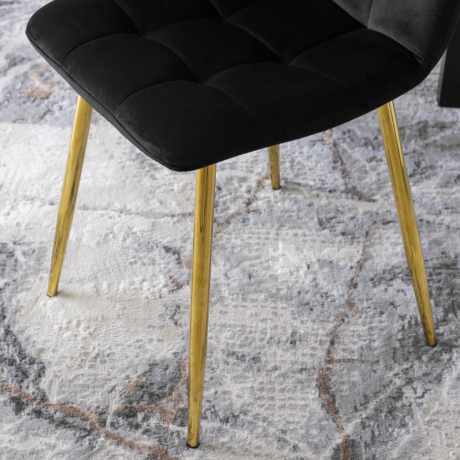 Elite YORK Black Velvet Chair – Bold Elegance with a Luxurious Touch