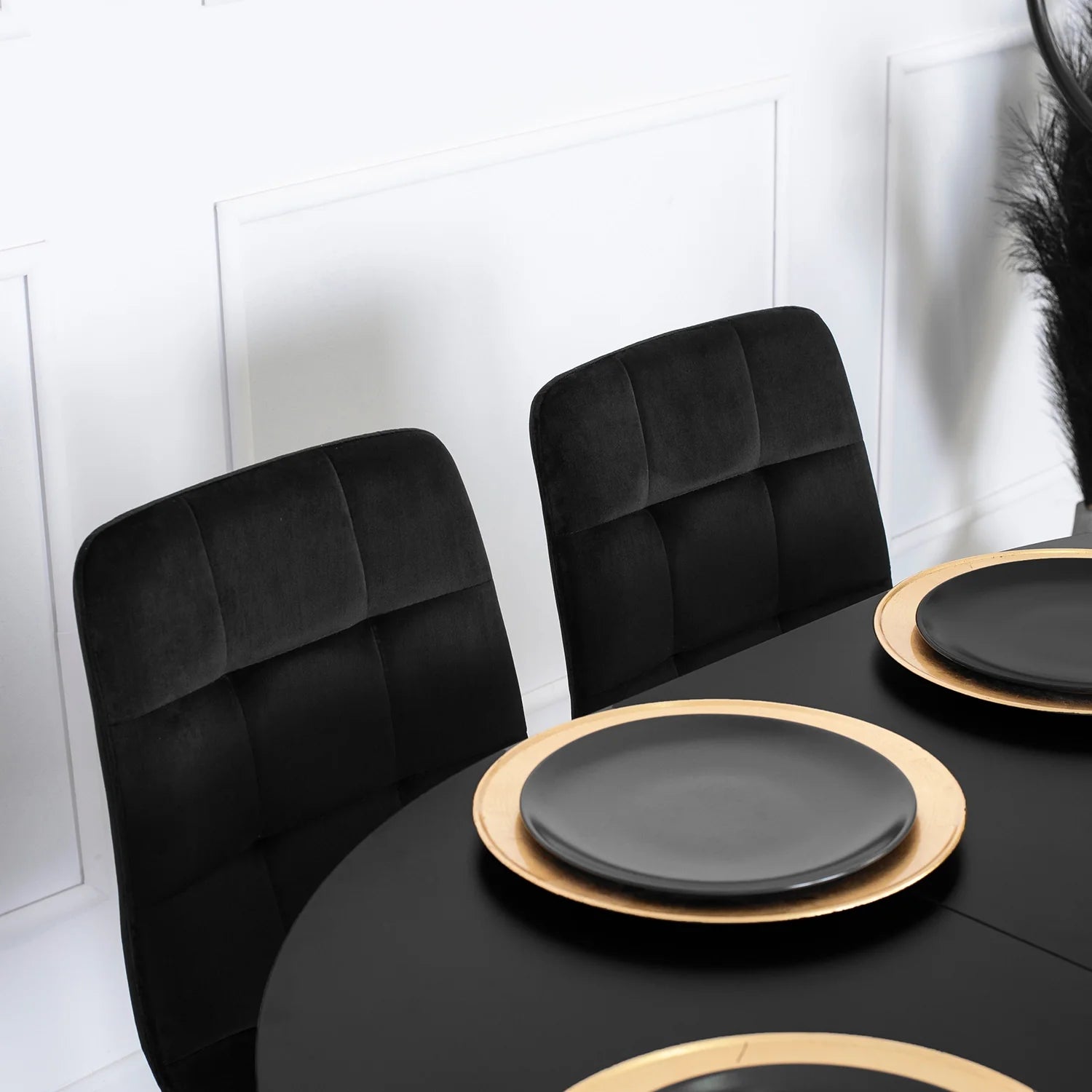 Elite YORK Black Velvet Chair – Bold Elegance with a Luxurious Touch